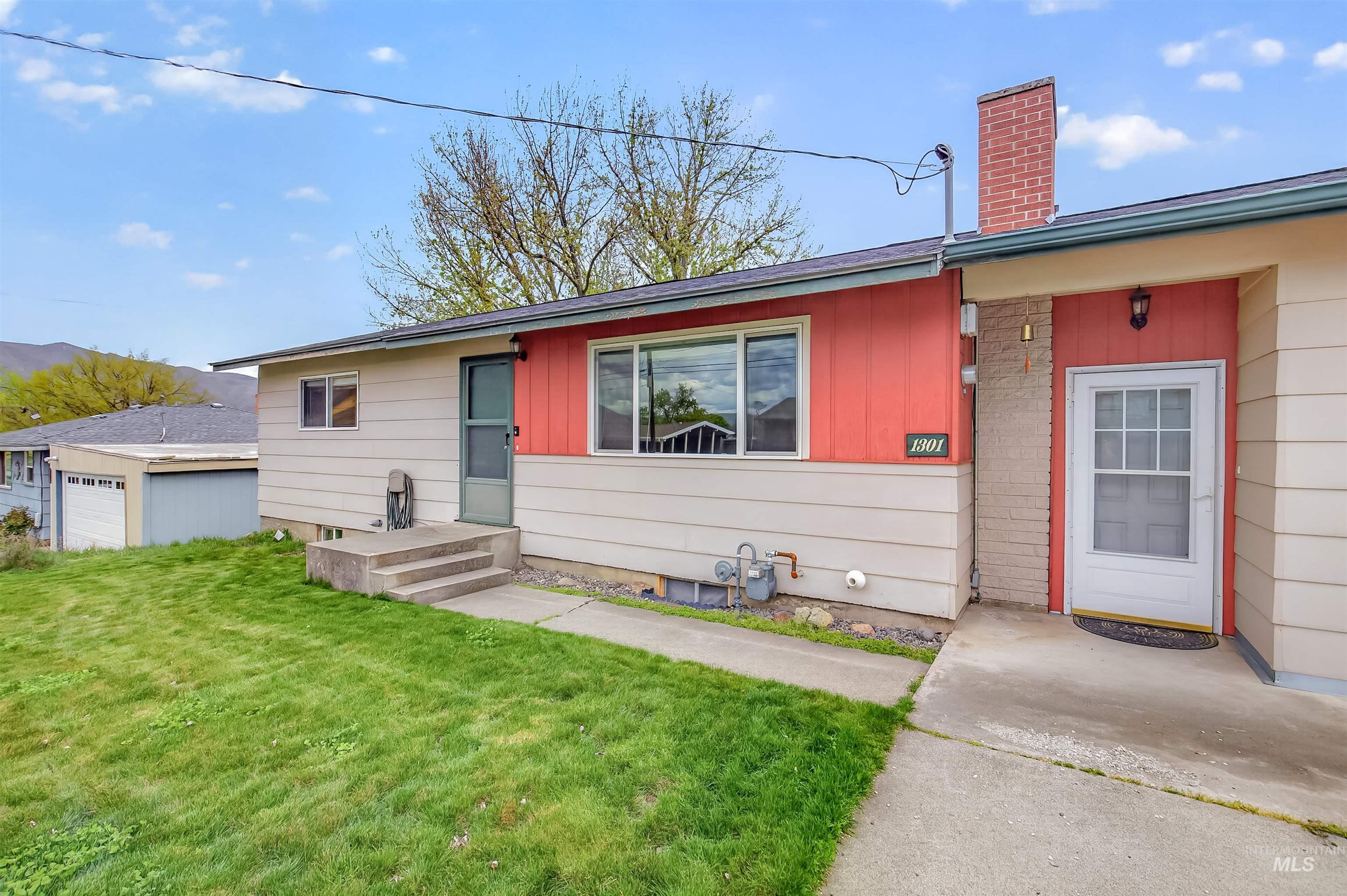 1301 Boston Street, Clarkston, Washington 99403, 4 Bedrooms, 2 Bathrooms, Residential For Sale, Price $400,000,MLS 98983327
