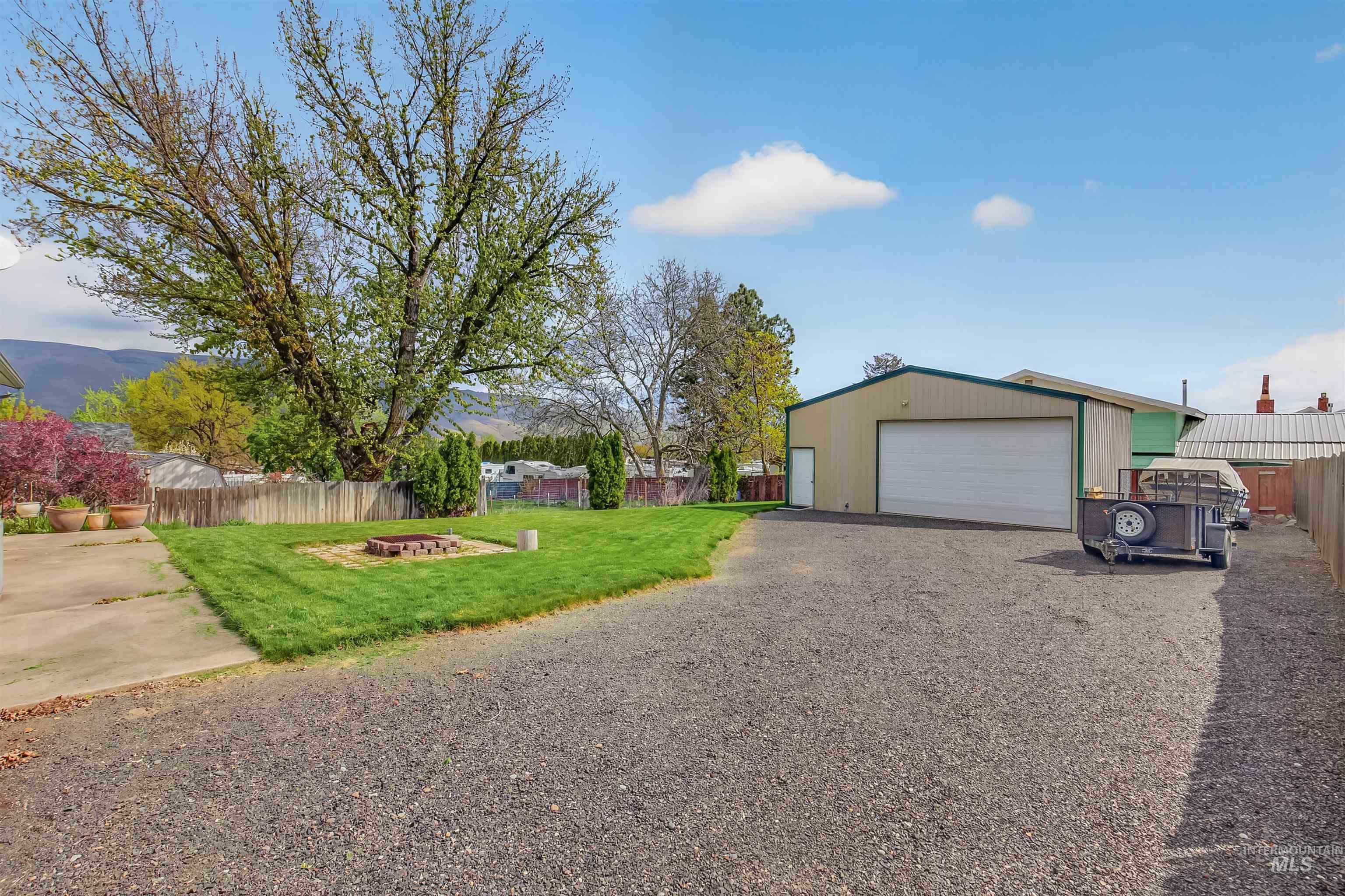 1301 Boston Street, Clarkston, Washington 99403, 4 Bedrooms, 2 Bathrooms, Residential For Sale, Price $400,000,MLS 98983327