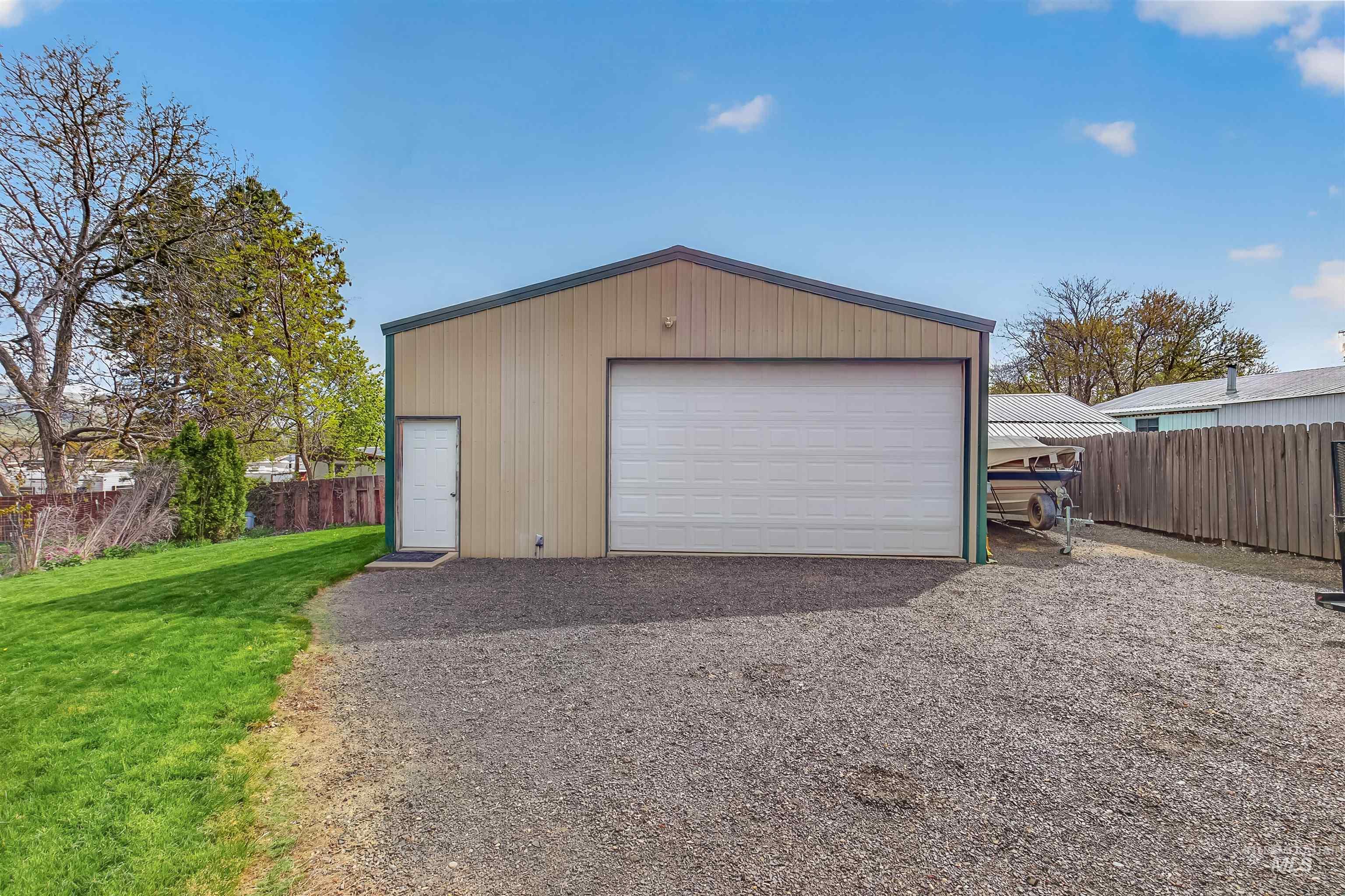 1301 Boston Street, Clarkston, Washington 99403, 4 Bedrooms, 2 Bathrooms, Residential For Sale, Price $400,000,MLS 98983327