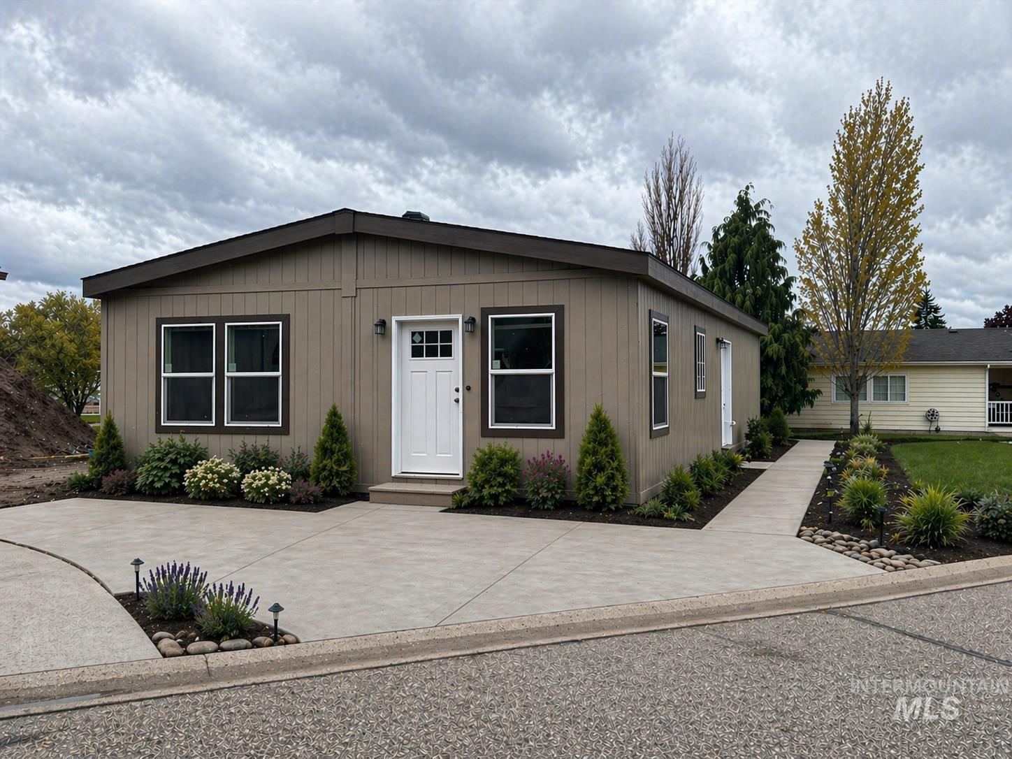 421 S Curtis Rd, #300, Boise, Idaho 83705, 3 Bedrooms, 2 Bathrooms, Residential For Sale, Price $240,000,MLS 98983329