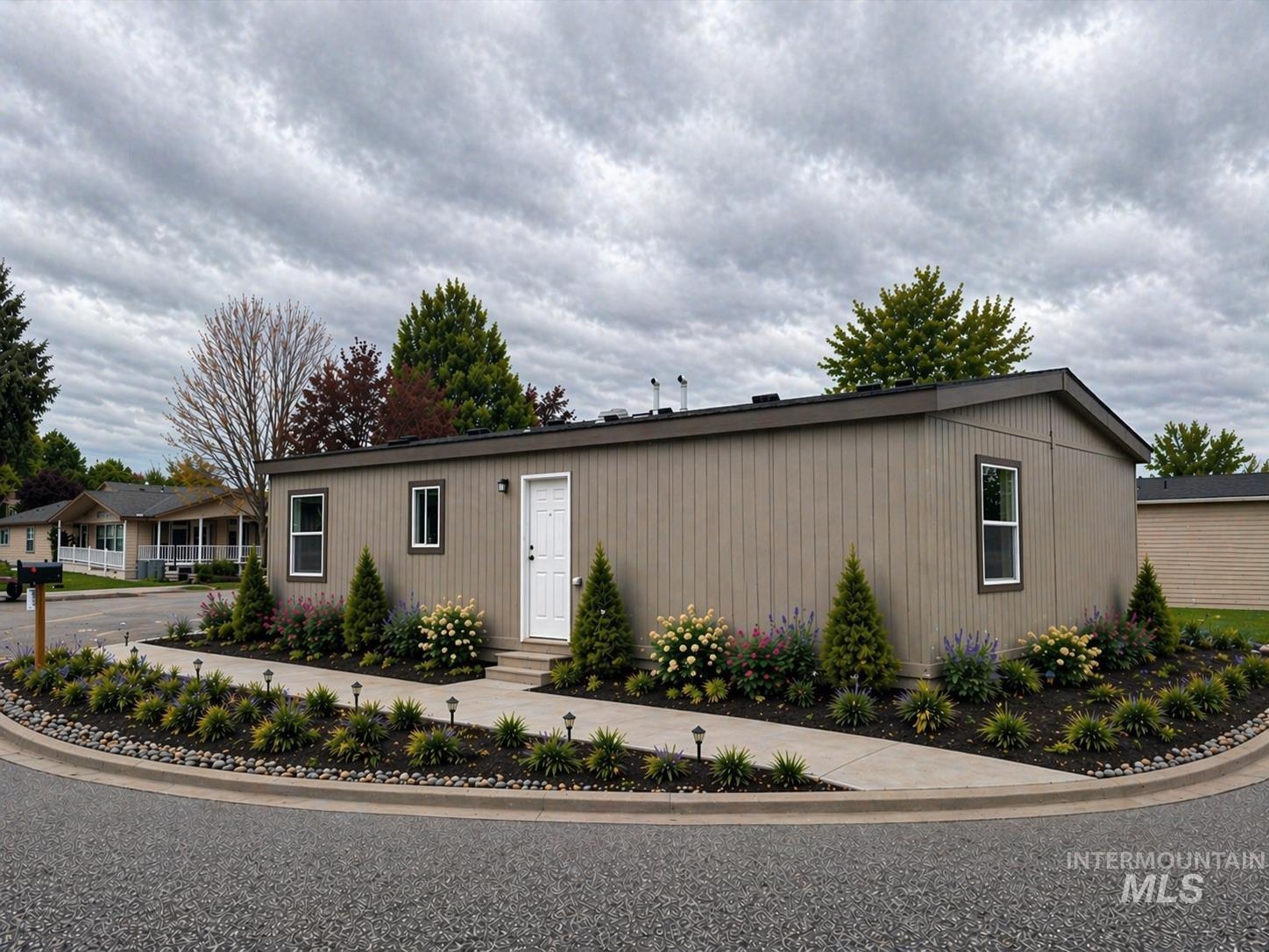 421 S Curtis Rd, #300, Boise, Idaho 83705, 3 Bedrooms, 2 Bathrooms, Residential For Sale, Price $240,000,MLS 98983329