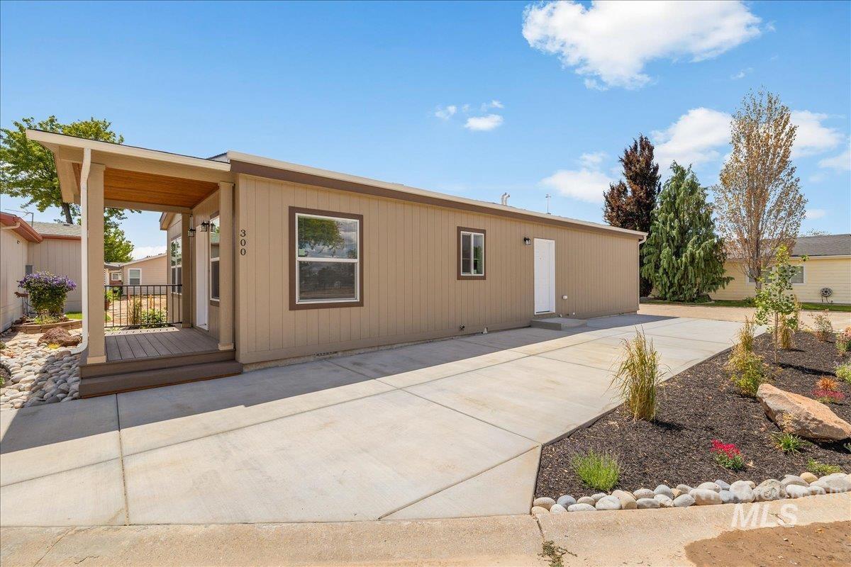 421 S Curtis Rd, #300, Boise, Idaho 83705, 3 Bedrooms, 2 Bathrooms, Residential For Sale, Price $240,000, 98983329