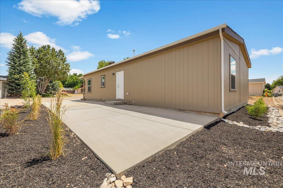 421 S Curtis Rd, #300, Boise, Idaho 83705, 3 Bedrooms, 2 Bathrooms, Residential For Sale, Price $240,000, 98983329