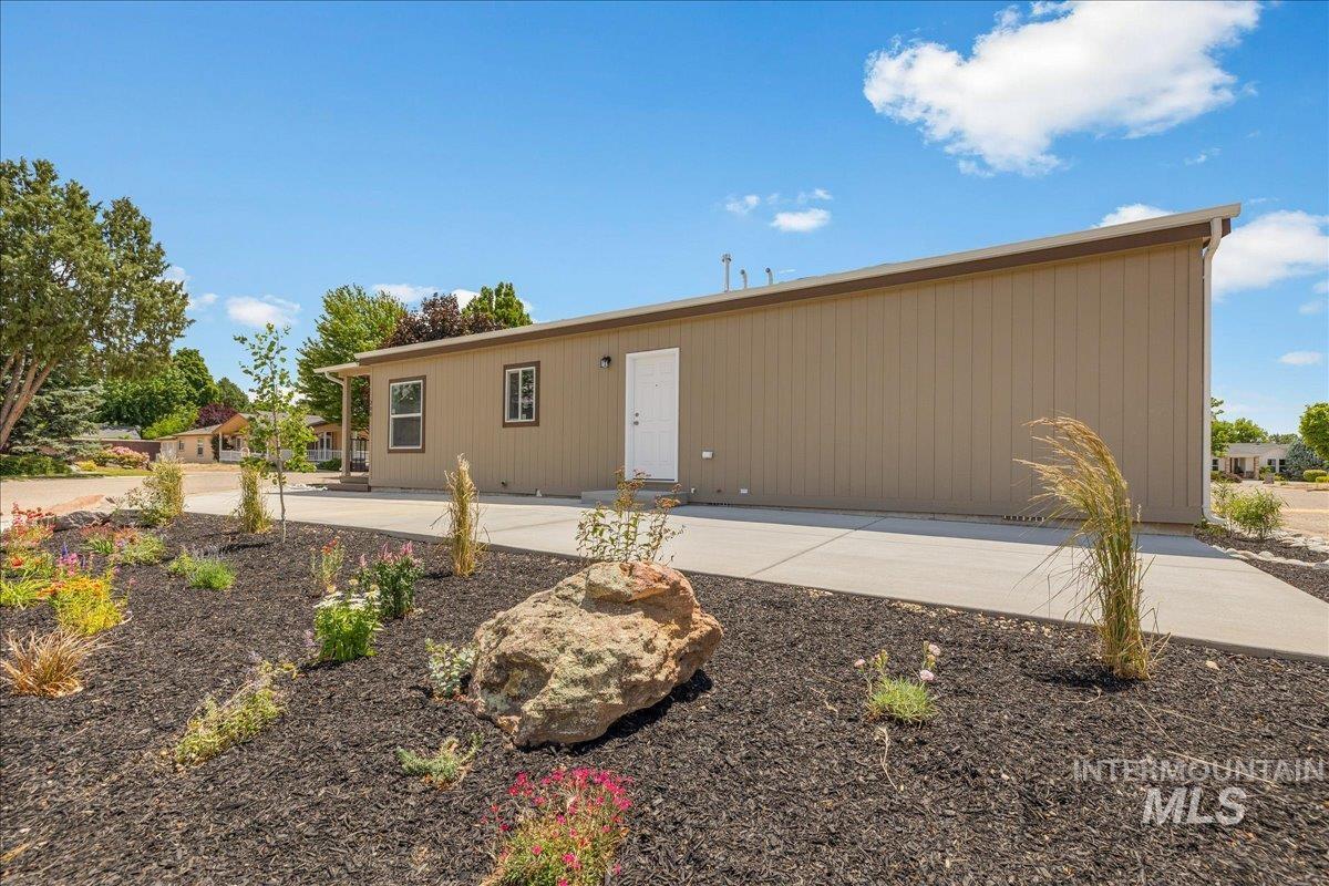 421 S Curtis Rd, #300, Boise, Idaho 83705, 3 Bedrooms, 2 Bathrooms, Residential For Sale, Price $240,000, 98983329