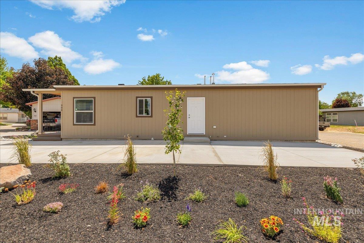 421 S Curtis Rd, #300, Boise, Idaho 83705, 3 Bedrooms, 2 Bathrooms, Residential For Sale, Price $240,000, 98983329