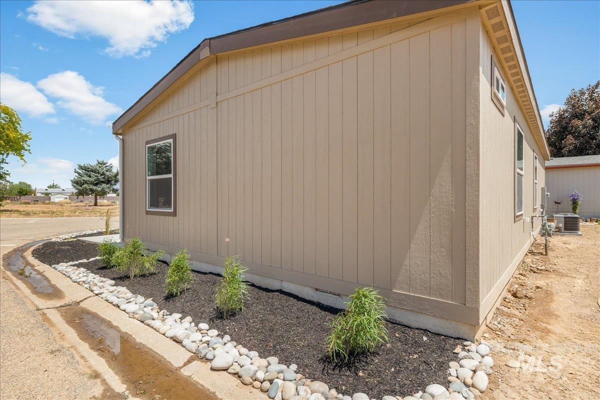 421 S Curtis Rd, #300, Boise, Idaho 83705, 3 Bedrooms, 2 Bathrooms, Residential For Sale, Price $240,000, 98983329