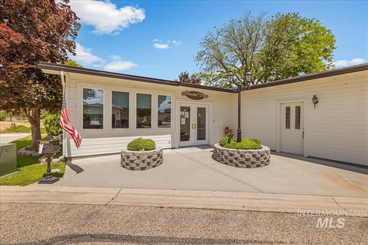 421 S Curtis Rd, #300, Boise, Idaho 83705, 3 Bedrooms, 2 Bathrooms, Residential For Sale, Price $240,000, 98983329