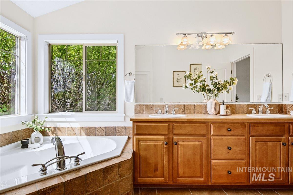 11240 West Blake Dr, Star, Idaho 83669, 4 Bedrooms, 2.5 Bathrooms, Residential For Sale, Price $540,000,MLS 98983331