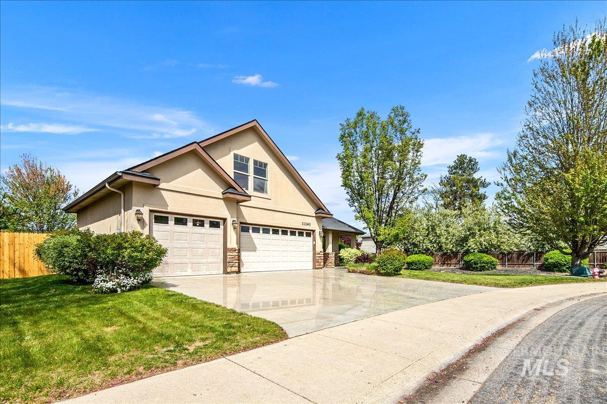 11240 West Blake Dr, Star, Idaho 83669, 4 Bedrooms, 2.5 Bathrooms, Residential For Sale, Price $540,000,MLS 98983331