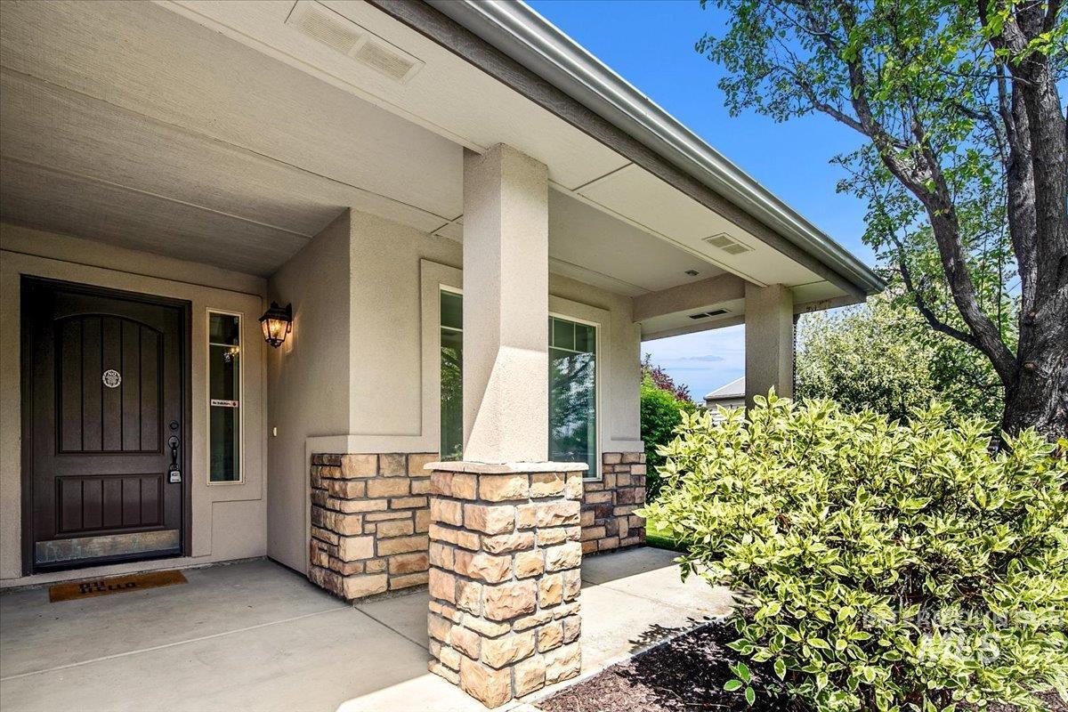 11240 West Blake Dr, Star, Idaho 83669, 4 Bedrooms, 2.5 Bathrooms, Residential For Sale, Price $540,000,MLS 98983331