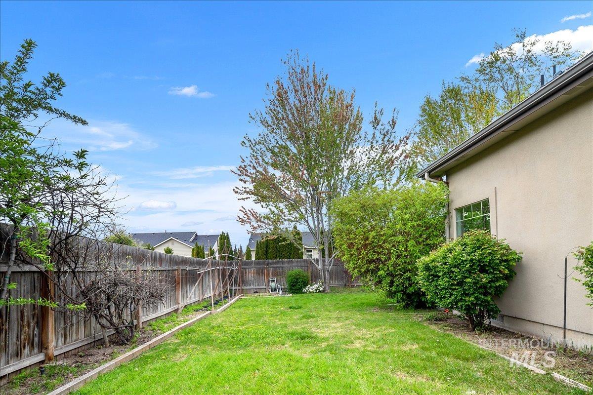 11240 West Blake Dr, Star, Idaho 83669, 4 Bedrooms, 2.5 Bathrooms, Residential For Sale, Price $540,000,MLS 98983331