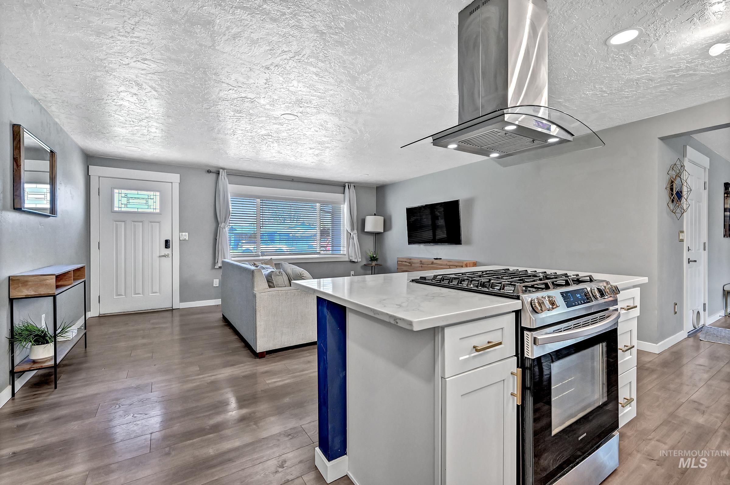 10818 W Marlinwood Dr, Boise, Idaho 83713, 3 Bedrooms, 2 Bathrooms, Residential For Sale, Price $515,000,MLS 98983335