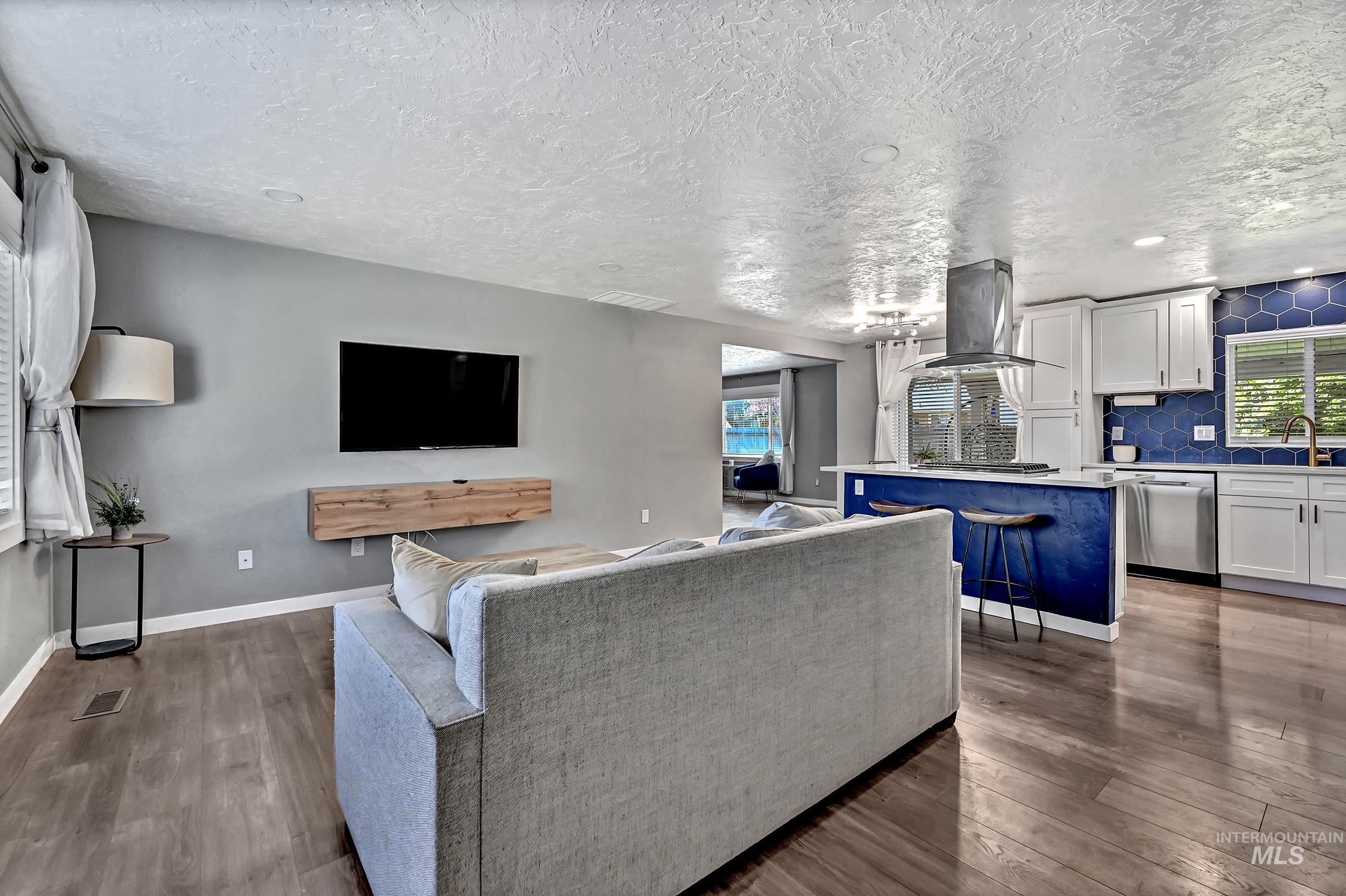 10818 W Marlinwood Dr, Boise, Idaho 83713, 3 Bedrooms, 2 Bathrooms, Residential For Sale, Price $515,000,MLS 98983335