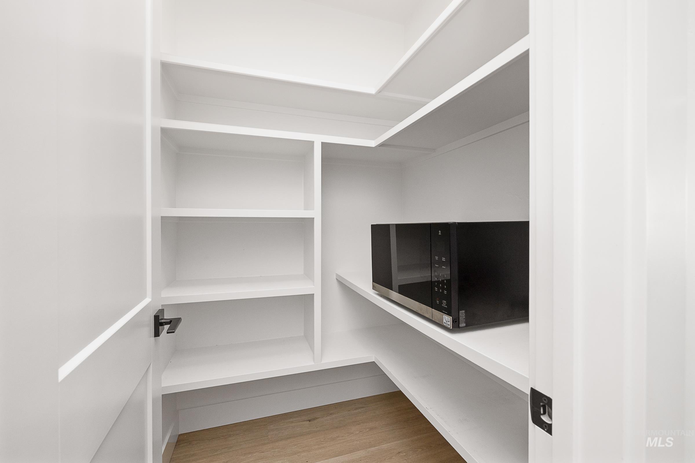 493 N Plainfield Ave, Eagle, Idaho 83616, 3 Bedrooms, 3 Bathrooms, Residential For Sale, Price $600,000,MLS 98983337