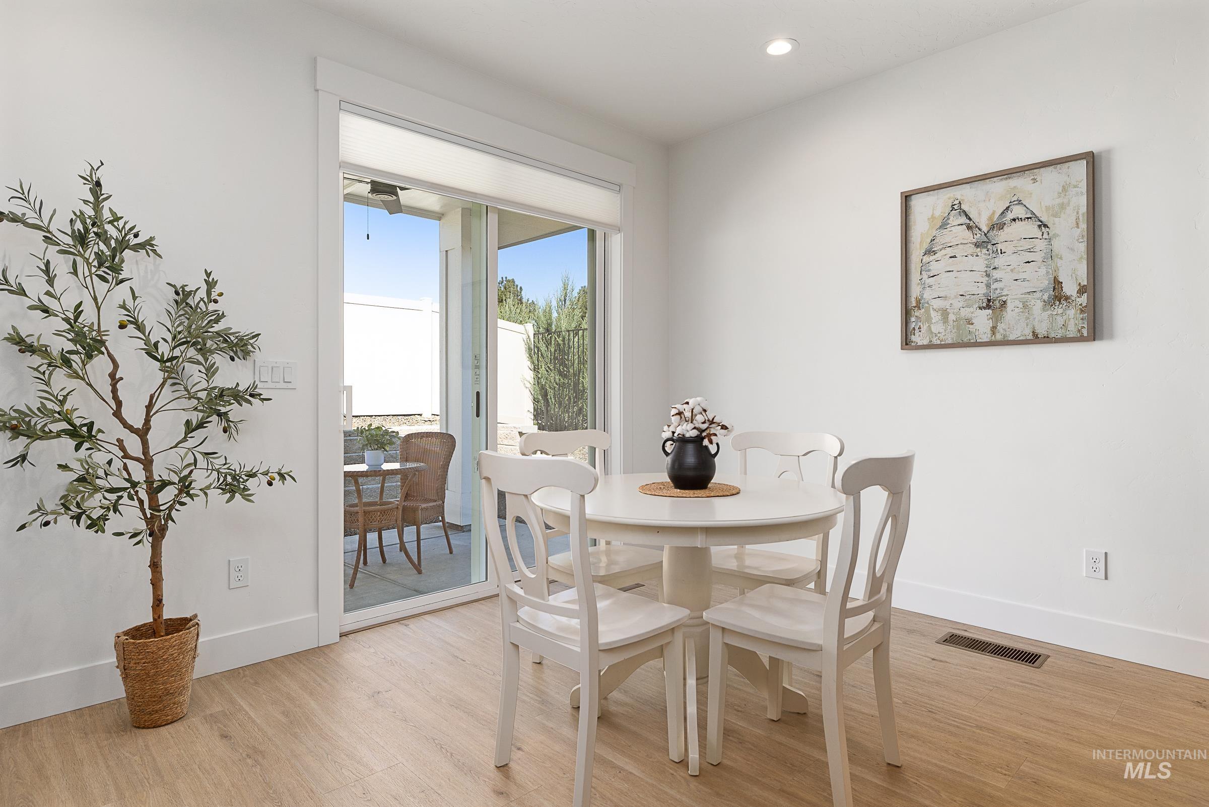 493 N Plainfield Ave, Eagle, Idaho 83616, 3 Bedrooms, 3 Bathrooms, Residential For Sale, Price $600,000,MLS 98983337