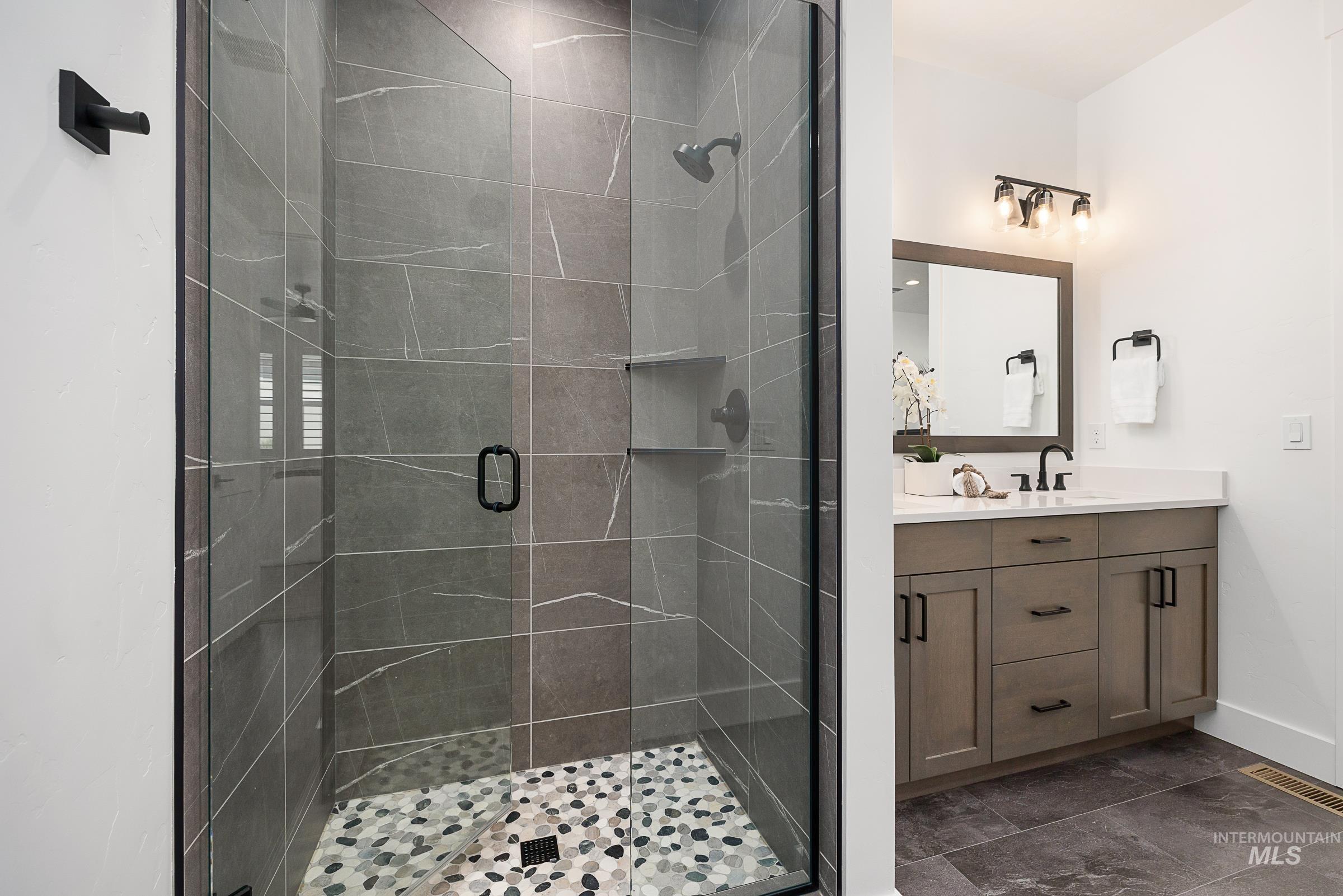 493 N Plainfield Ave, Eagle, Idaho 83616, 3 Bedrooms, 3 Bathrooms, Residential For Sale, Price $600,000,MLS 98983337