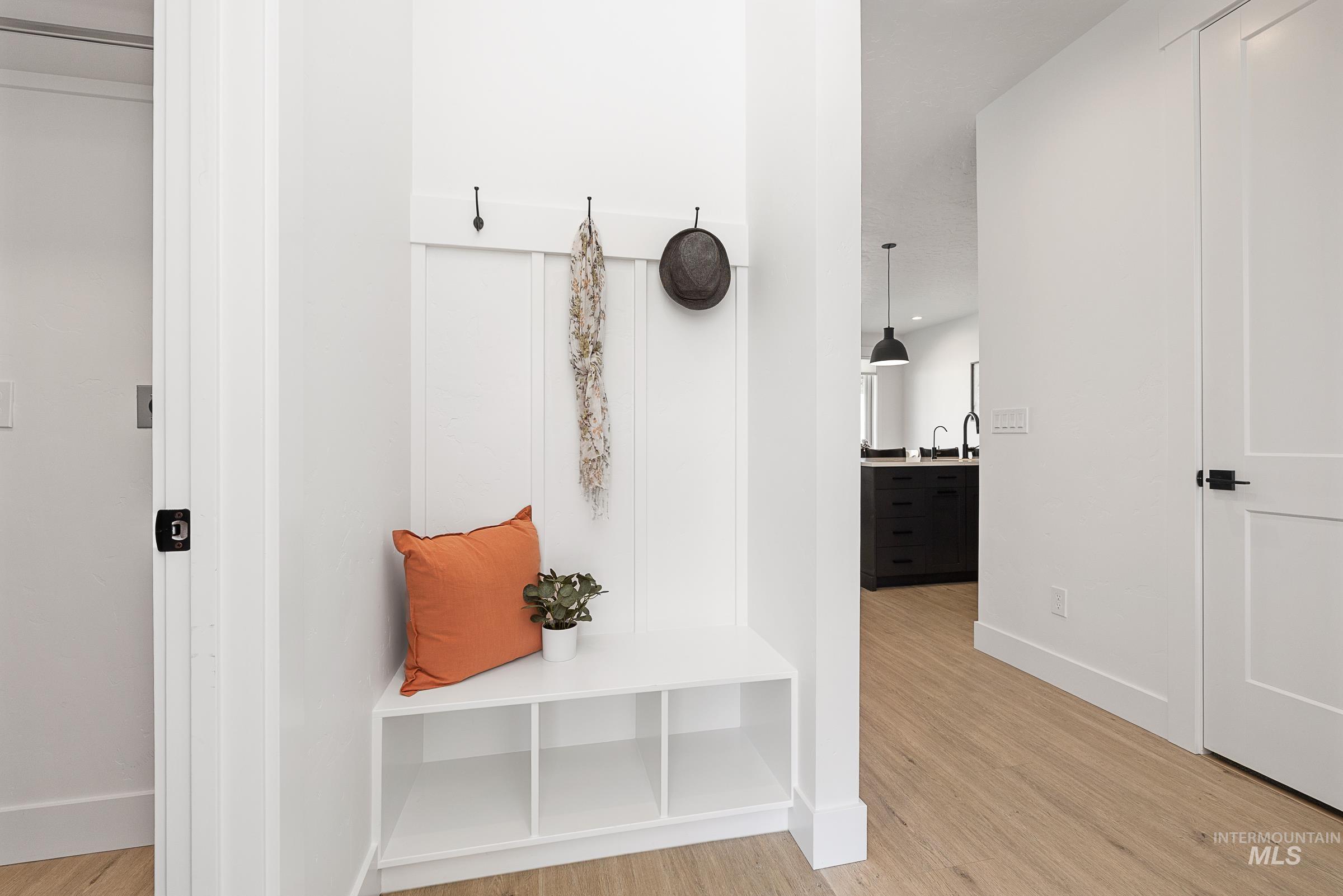 493 N Plainfield Ave, Eagle, Idaho 83616, 3 Bedrooms, 3 Bathrooms, Residential For Sale, Price $600,000,MLS 98983337