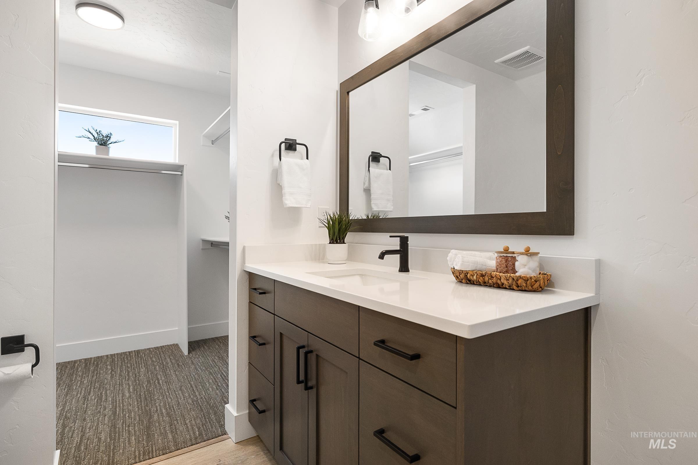 493 N Plainfield Ave, Eagle, Idaho 83616, 3 Bedrooms, 3 Bathrooms, Residential For Sale, Price $600,000,MLS 98983337