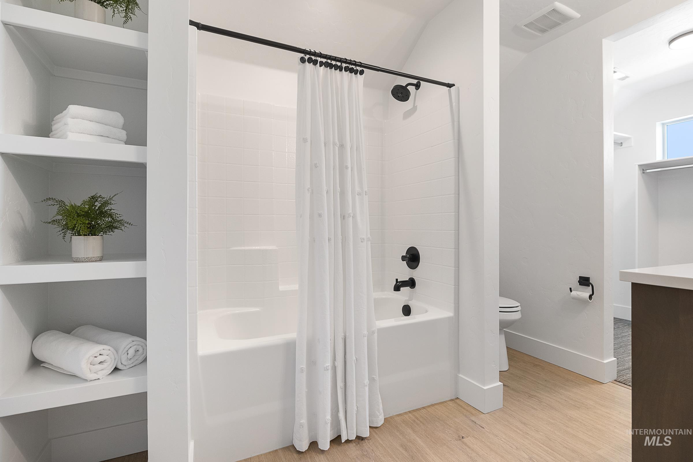 493 N Plainfield Ave, Eagle, Idaho 83616, 3 Bedrooms, 3 Bathrooms, Residential For Sale, Price $600,000,MLS 98983337