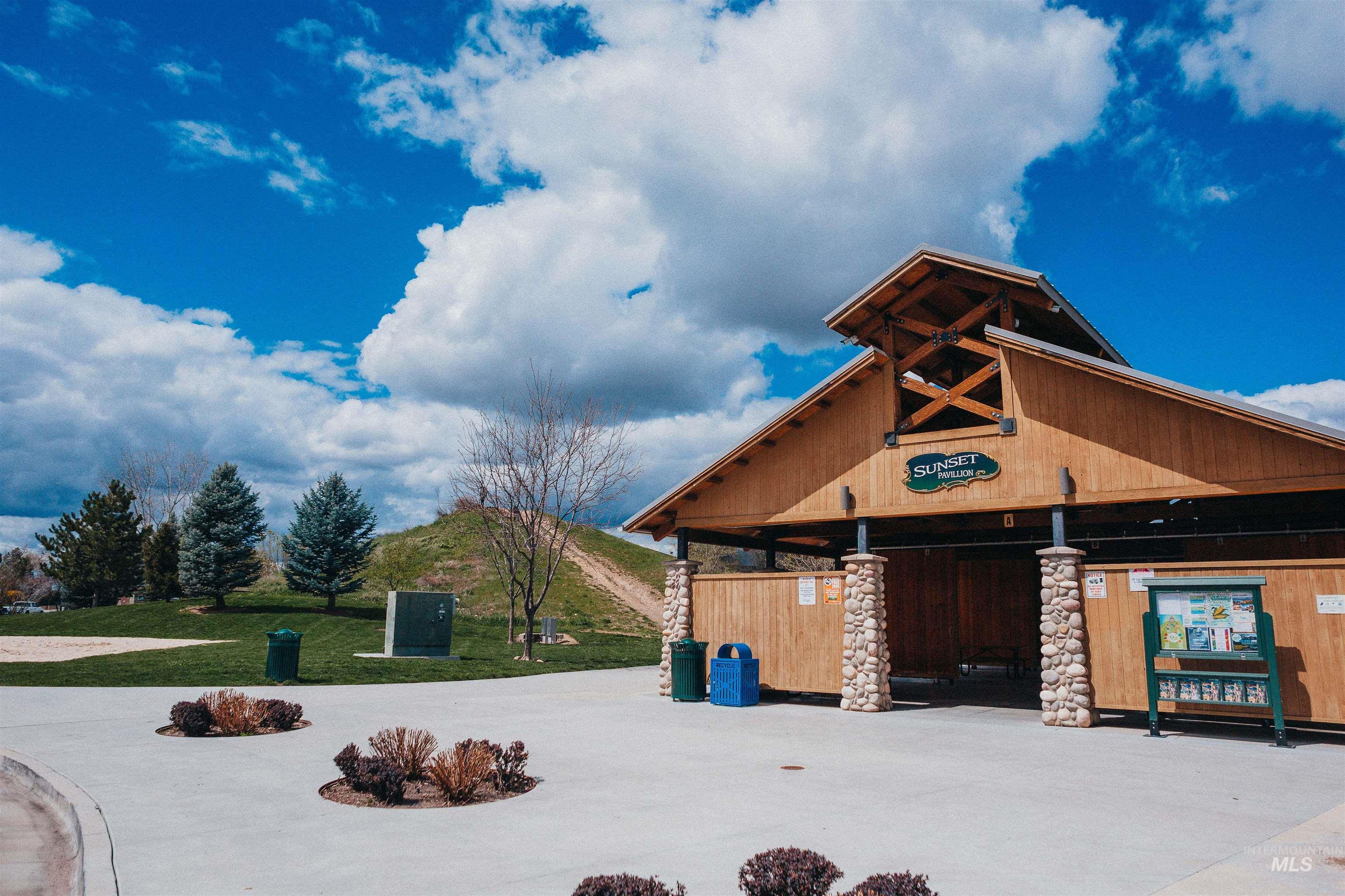 493 N Plainfield Ave, Eagle, Idaho 83616, 3 Bedrooms, 3 Bathrooms, Residential For Sale, Price $600,000,MLS 98983337