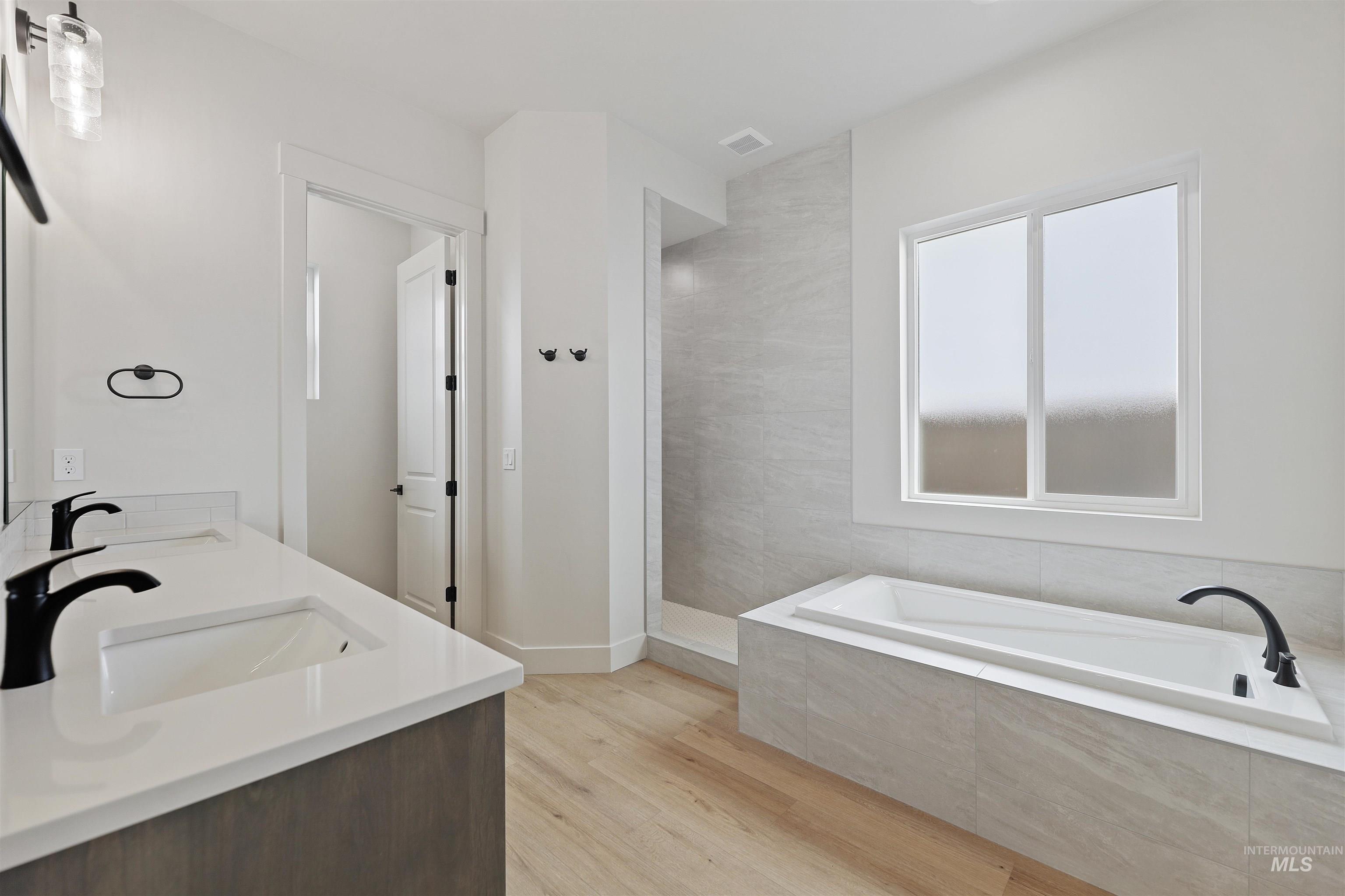 11209 S Corballis Ln., Kuna, Idaho 83634, 3 Bedrooms, 2 Bathrooms, Residential For Sale, Price $599,880,MLS 98983339