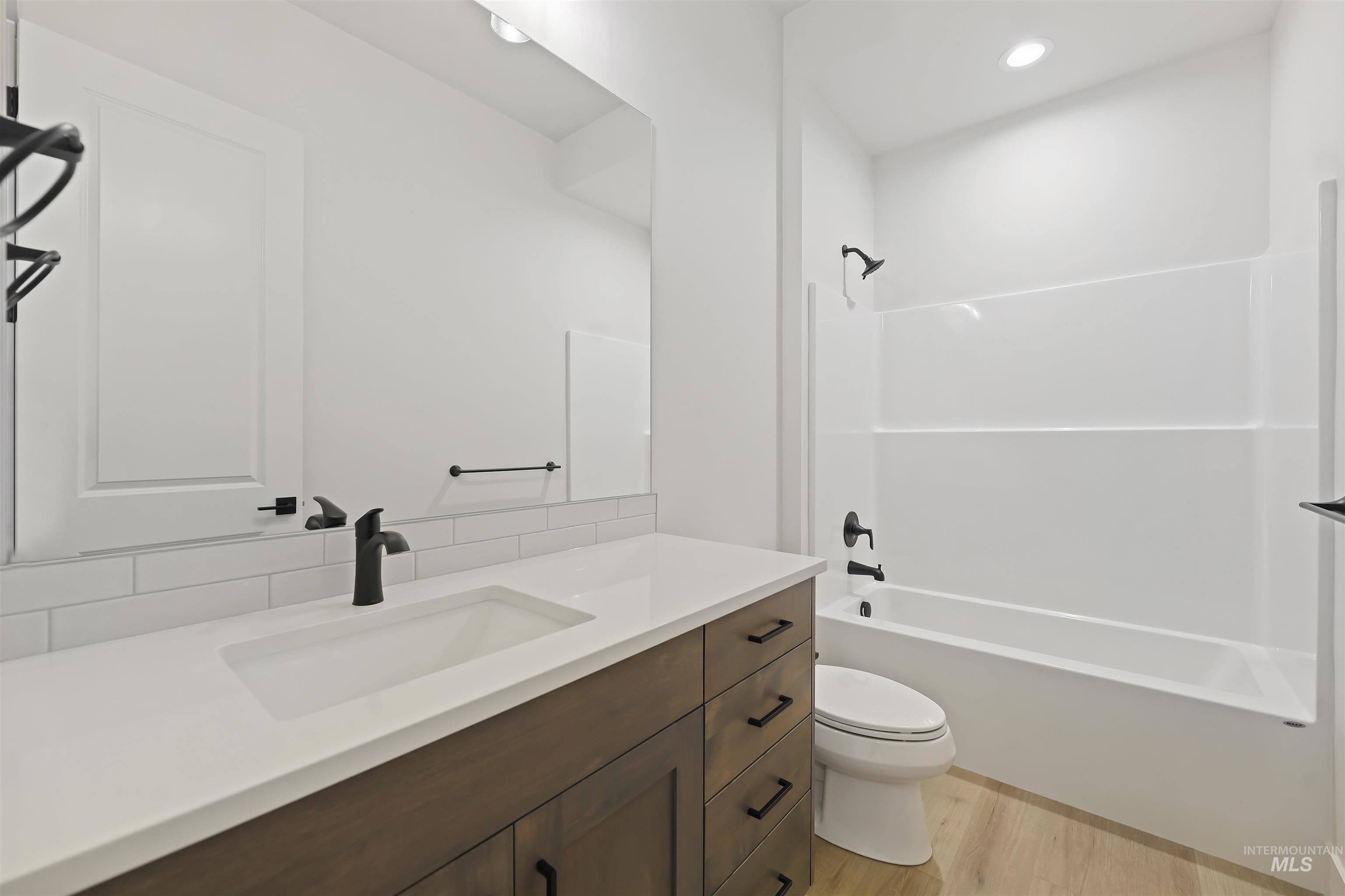 11209 S Corballis Ln., Kuna, Idaho 83634, 3 Bedrooms, 2 Bathrooms, Residential For Sale, Price $599,880,MLS 98983339