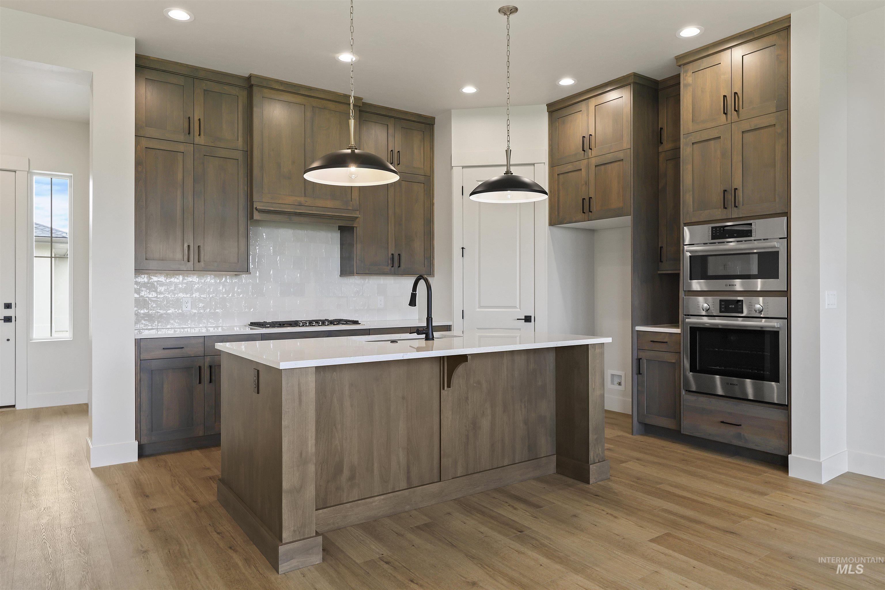 11209 S Corballis Ln., Kuna, Idaho 83634, 3 Bedrooms, 2 Bathrooms, Residential For Sale, Price $599,880,MLS 98983339