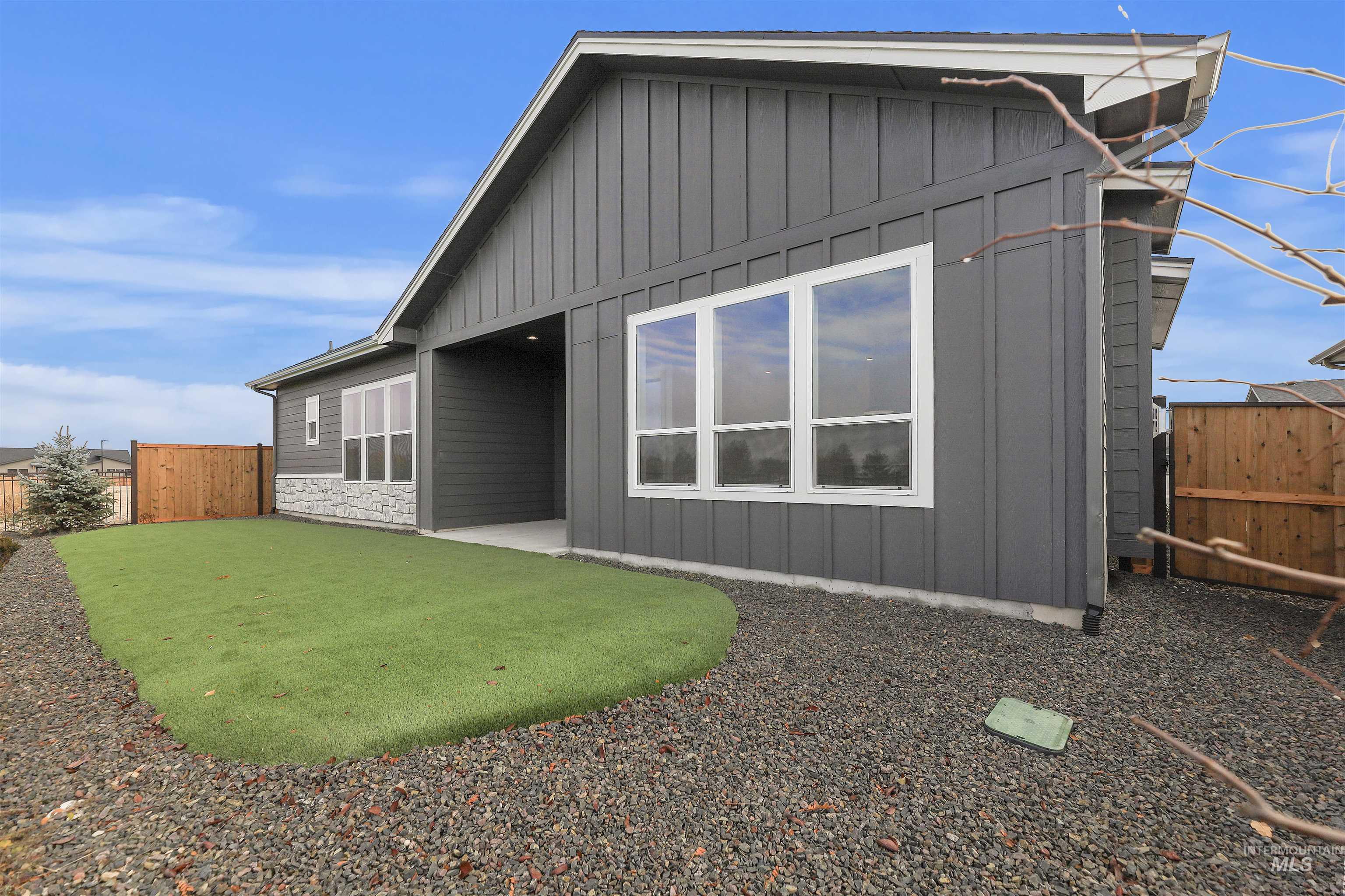 11209 S Corballis Ln., Kuna, Idaho 83634, 3 Bedrooms, 2 Bathrooms, Residential For Sale, Price $599,880,MLS 98983339