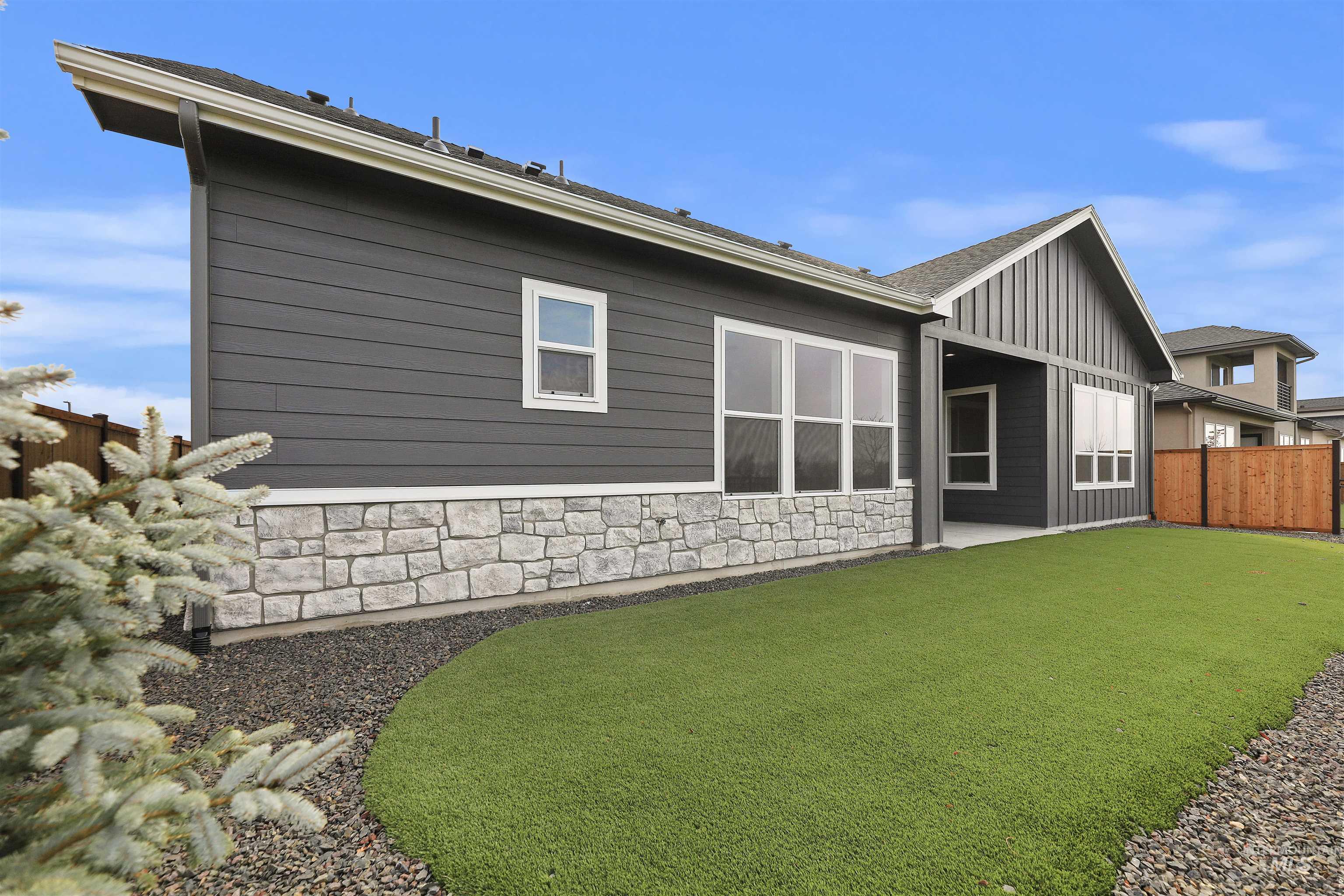 11209 S Corballis Ln., Kuna, Idaho 83634, 3 Bedrooms, 2 Bathrooms, Residential For Sale, Price $599,880,MLS 98983339