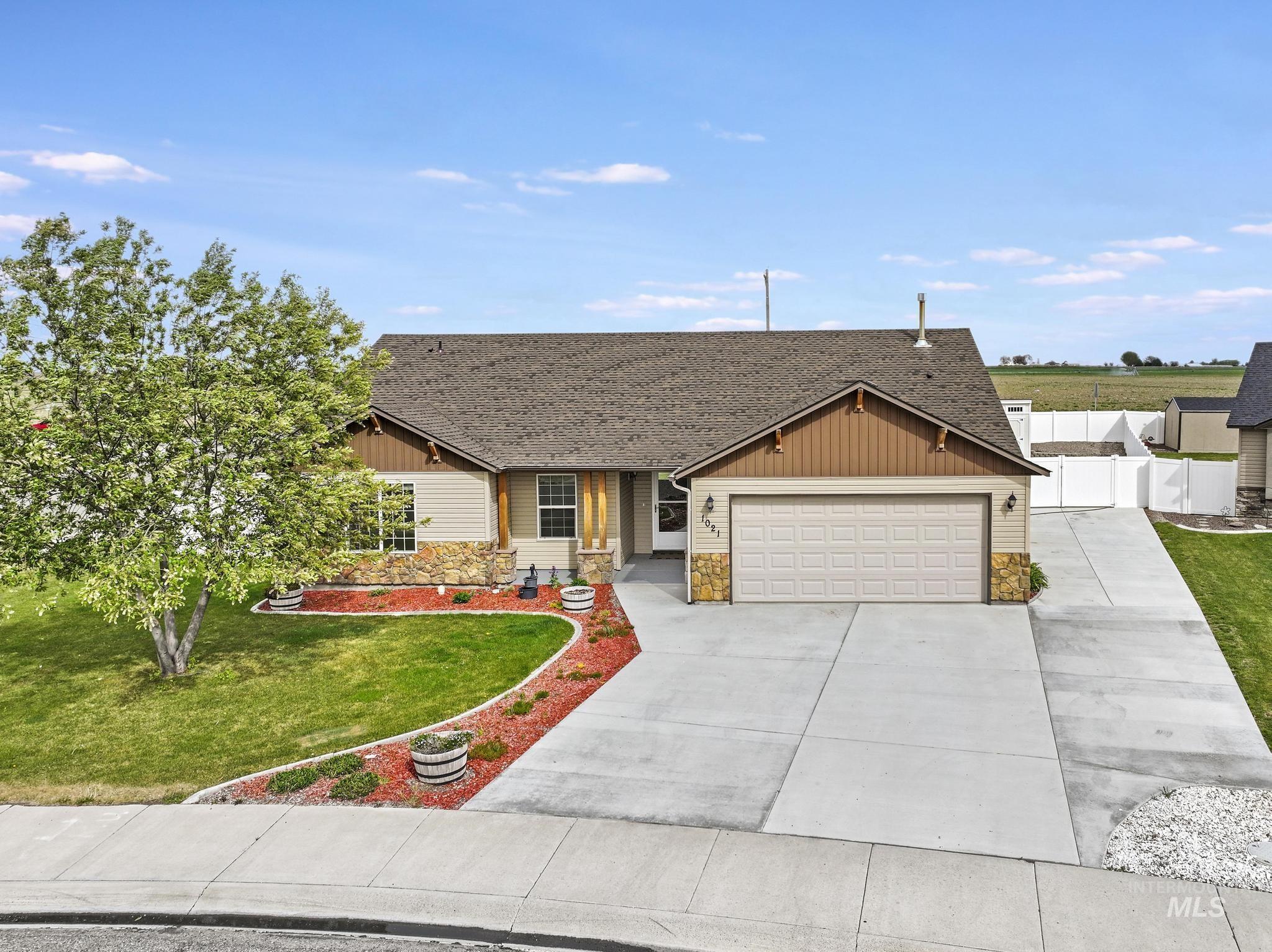 1021 Glen Eagle Dr, Jerome, Idaho 83338, 3 Bedrooms, 2 Bathrooms, Residential For Sale, Price $399,900, 98983342