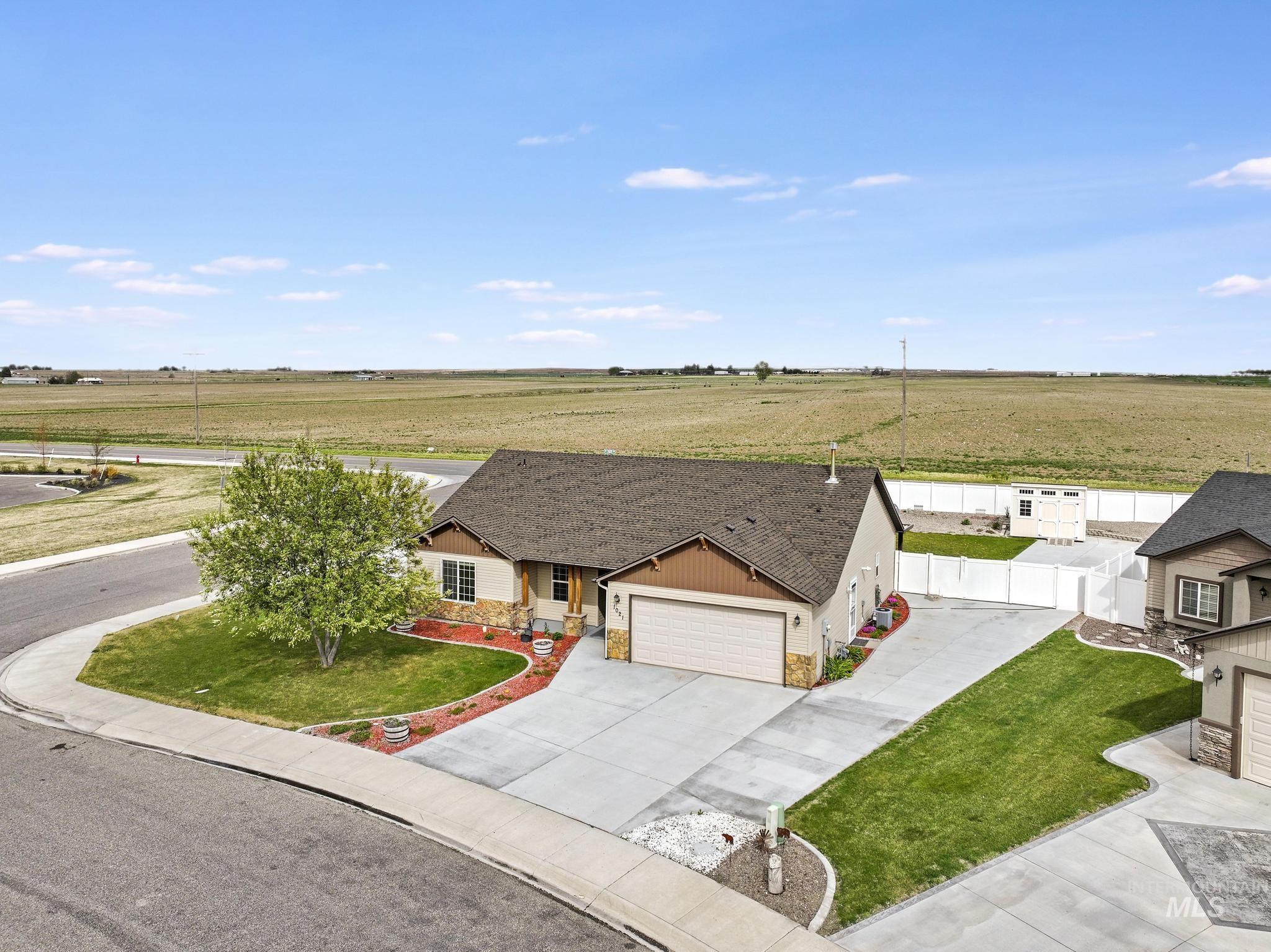 1021 Glen Eagle Dr, Jerome, Idaho 83338, 3 Bedrooms, 2 Bathrooms, Residential For Sale, Price $399,900, 98983342