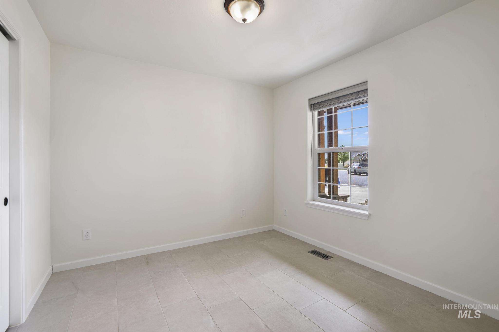 1021 Glen Eagle Dr, Jerome, Idaho 83338, 3 Bedrooms, 2 Bathrooms, Residential For Sale, Price $399,900, 98983342