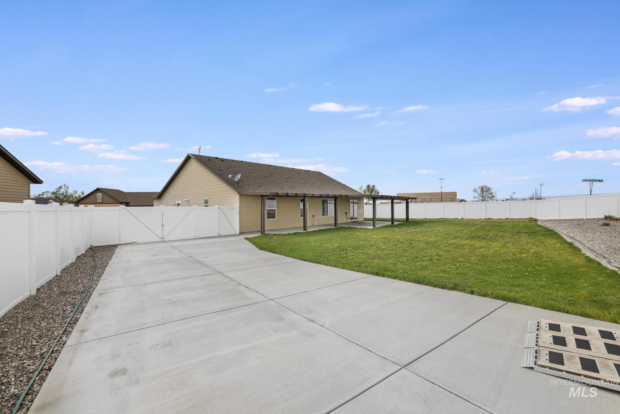 1021 Glen Eagle Dr, Jerome, Idaho 83338, 3 Bedrooms, 2 Bathrooms, Residential For Sale, Price $399,900, 98983342