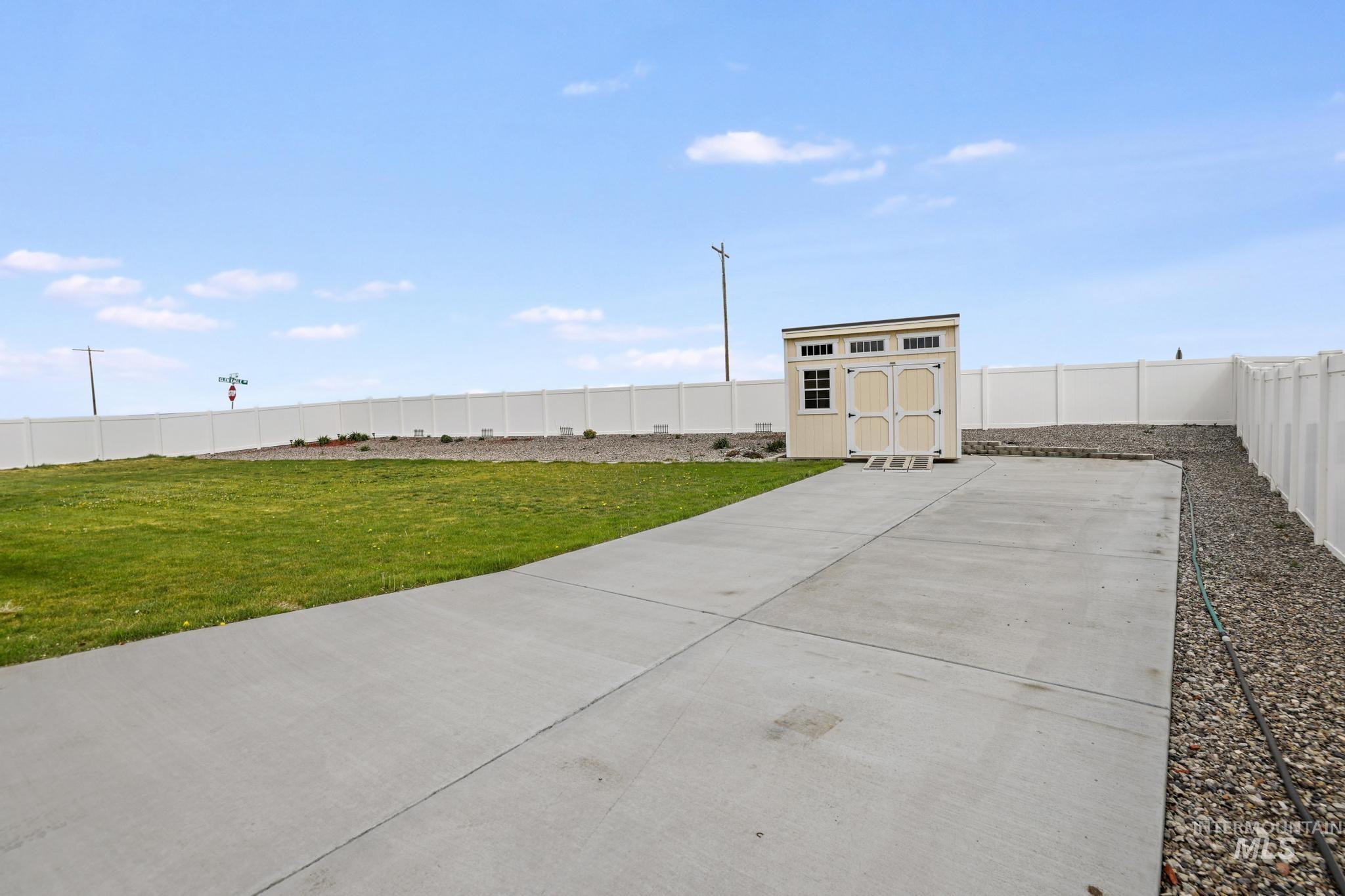 1021 Glen Eagle Dr, Jerome, Idaho 83338, 3 Bedrooms, 2 Bathrooms, Residential For Sale, Price $399,900, 98983342