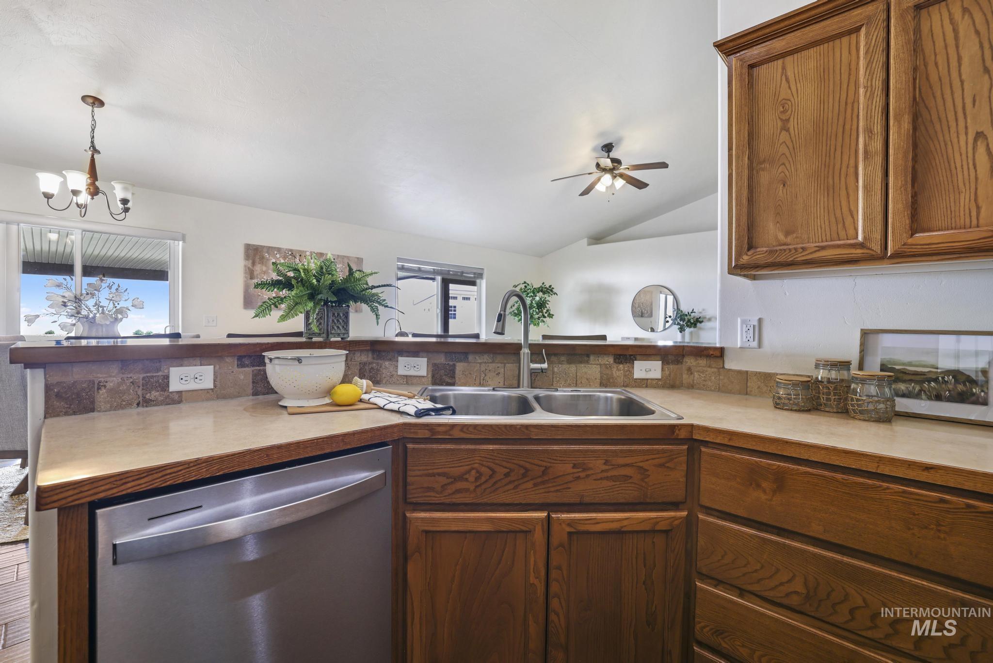 1021 Glen Eagle Dr, Jerome, Idaho 83338, 3 Bedrooms, 2 Bathrooms, Residential For Sale, Price $399,900, 98983342