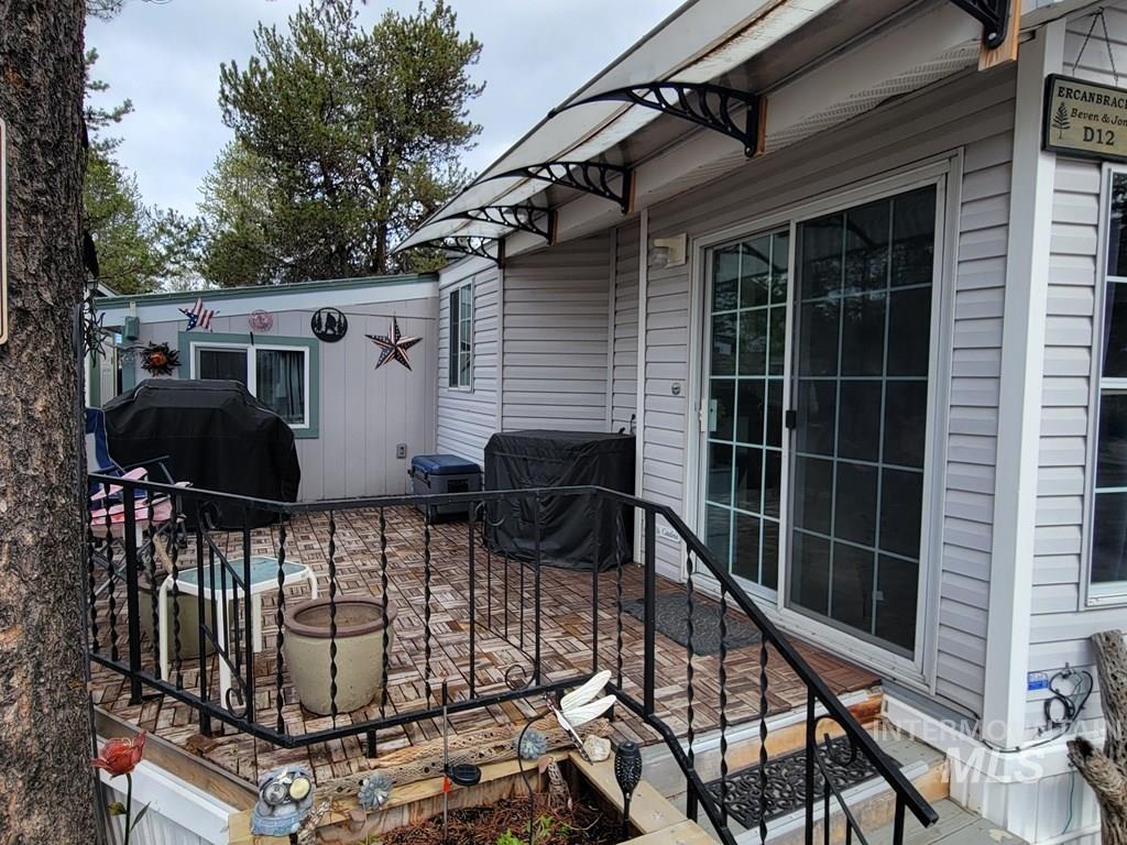 12 D Street, Cascade, Idaho 83611, 2 Bedrooms, 1 Bathroom, Residential For Sale, Price $249,900,MLS 98983345