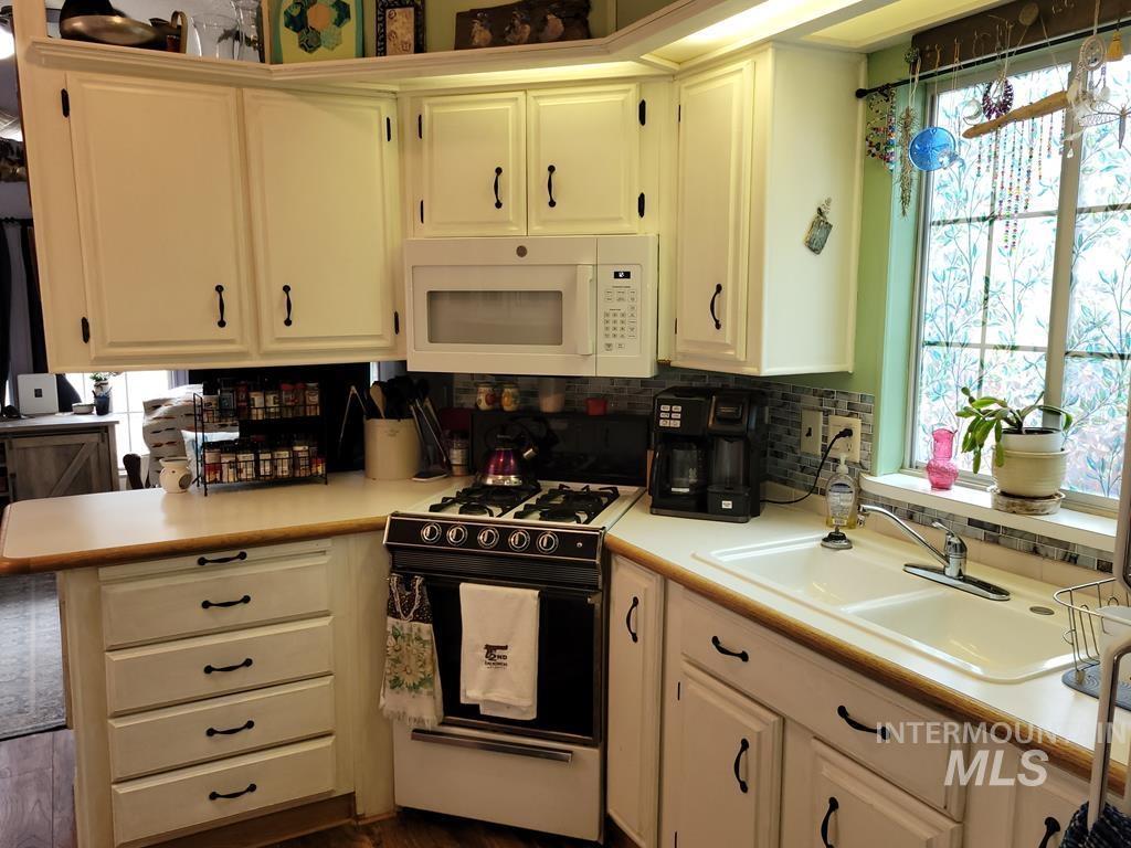 12 D Street, Cascade, Idaho 83611, 2 Bedrooms, 1 Bathroom, Residential For Sale, Price $249,900,MLS 98983345