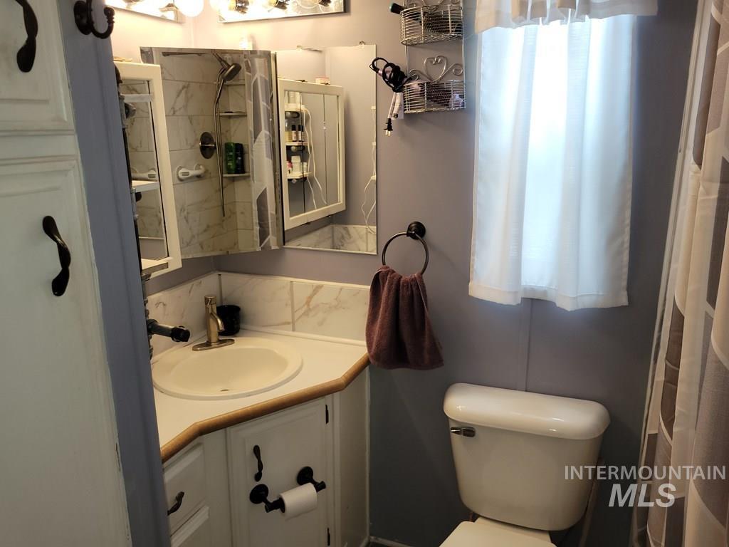 12 D Street, Cascade, Idaho 83611, 2 Bedrooms, 1 Bathroom, Residential For Sale, Price $249,900,MLS 98983345