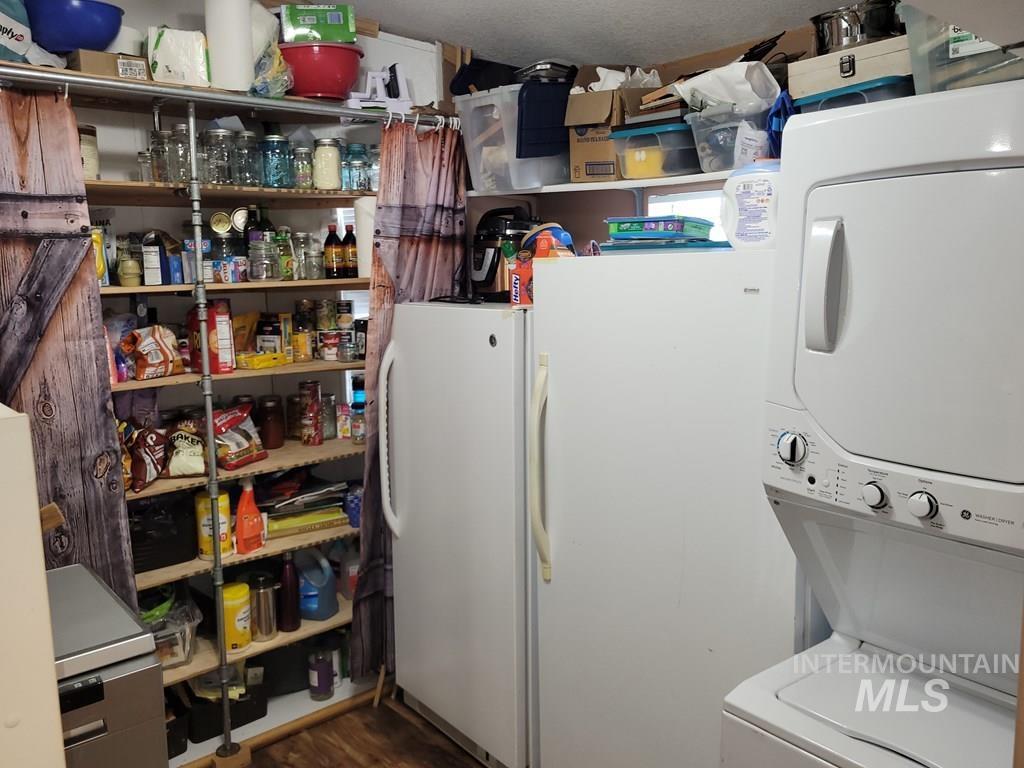 12 D Street, Cascade, Idaho 83611, 2 Bedrooms, 1 Bathroom, Residential For Sale, Price $249,900,MLS 98983345