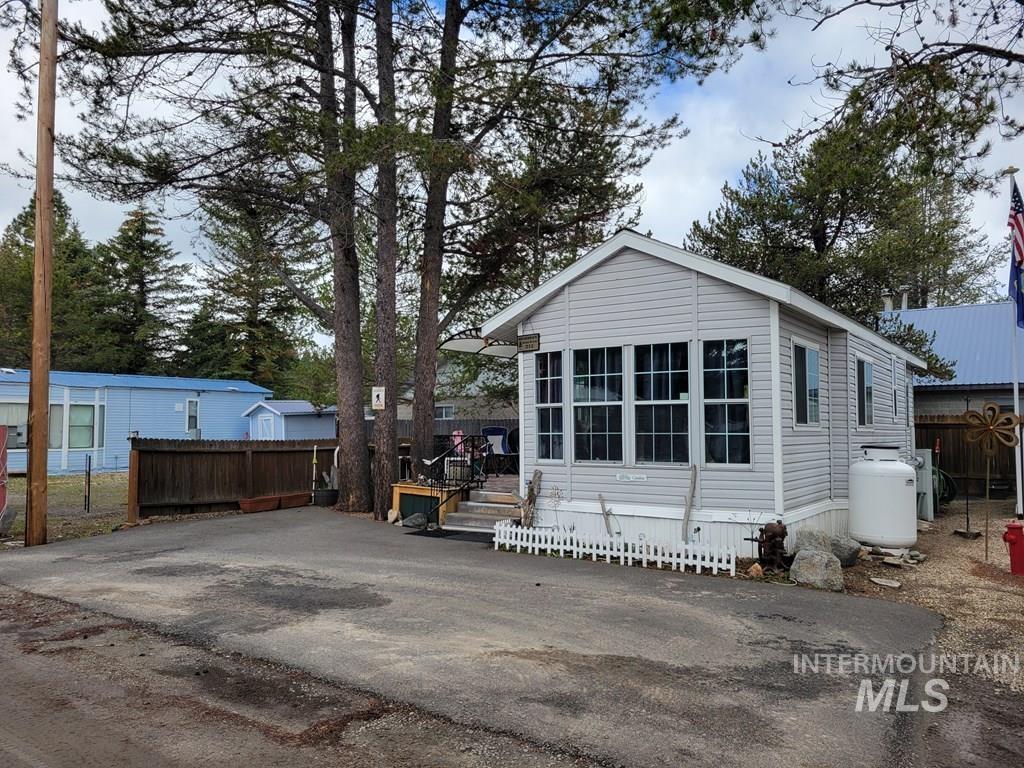 12 D Street, Cascade, Idaho 83611, 2 Bedrooms, 1 Bathroom, Residential For Sale, Price $249,900,MLS 98983345