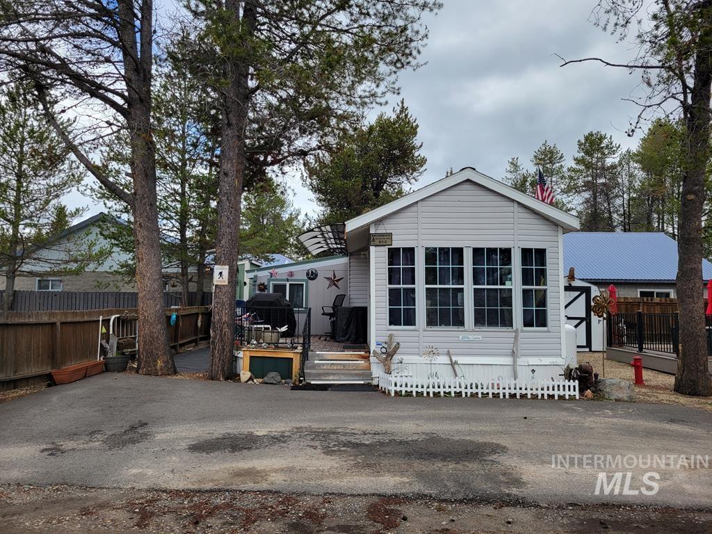 12 D Street, Cascade, Idaho 83611, 2 Bedrooms, 1 Bathroom, Residential For Sale, Price $249,900,MLS 98983345