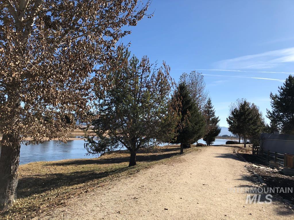 12 D Street, Cascade, Idaho 83611, 2 Bedrooms, 1 Bathroom, Residential For Sale, Price $249,900,MLS 98983345