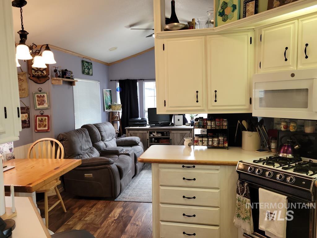 12 D Street, Cascade, Idaho 83611, 2 Bedrooms, 1 Bathroom, Residential For Sale, Price $249,900,MLS 98983345