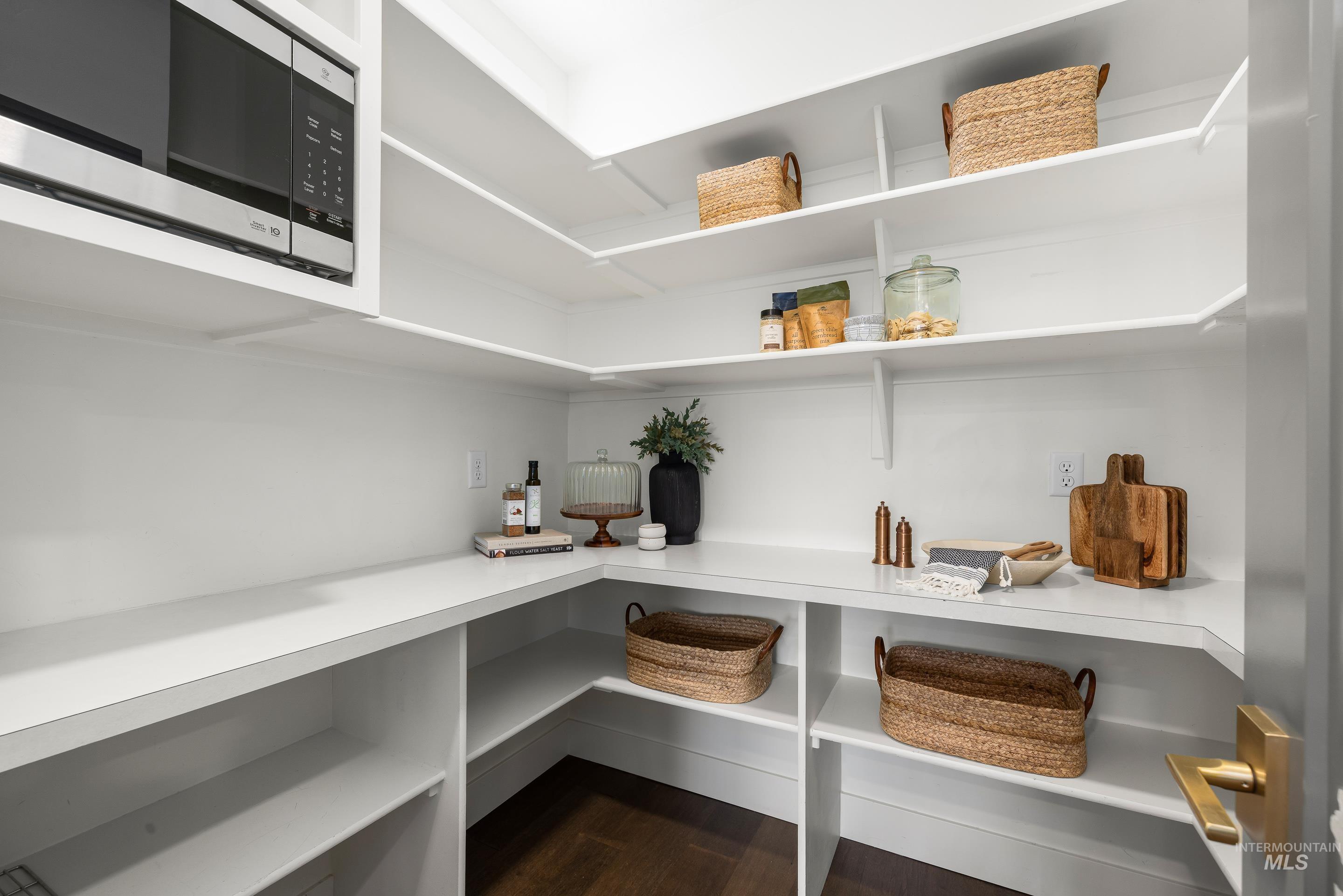 747 S Short Lane, Eagle, Idaho 83616, 4 Bedrooms, 2.5 Bathrooms, Residential For Sale, Price $1,079,000, 98983350