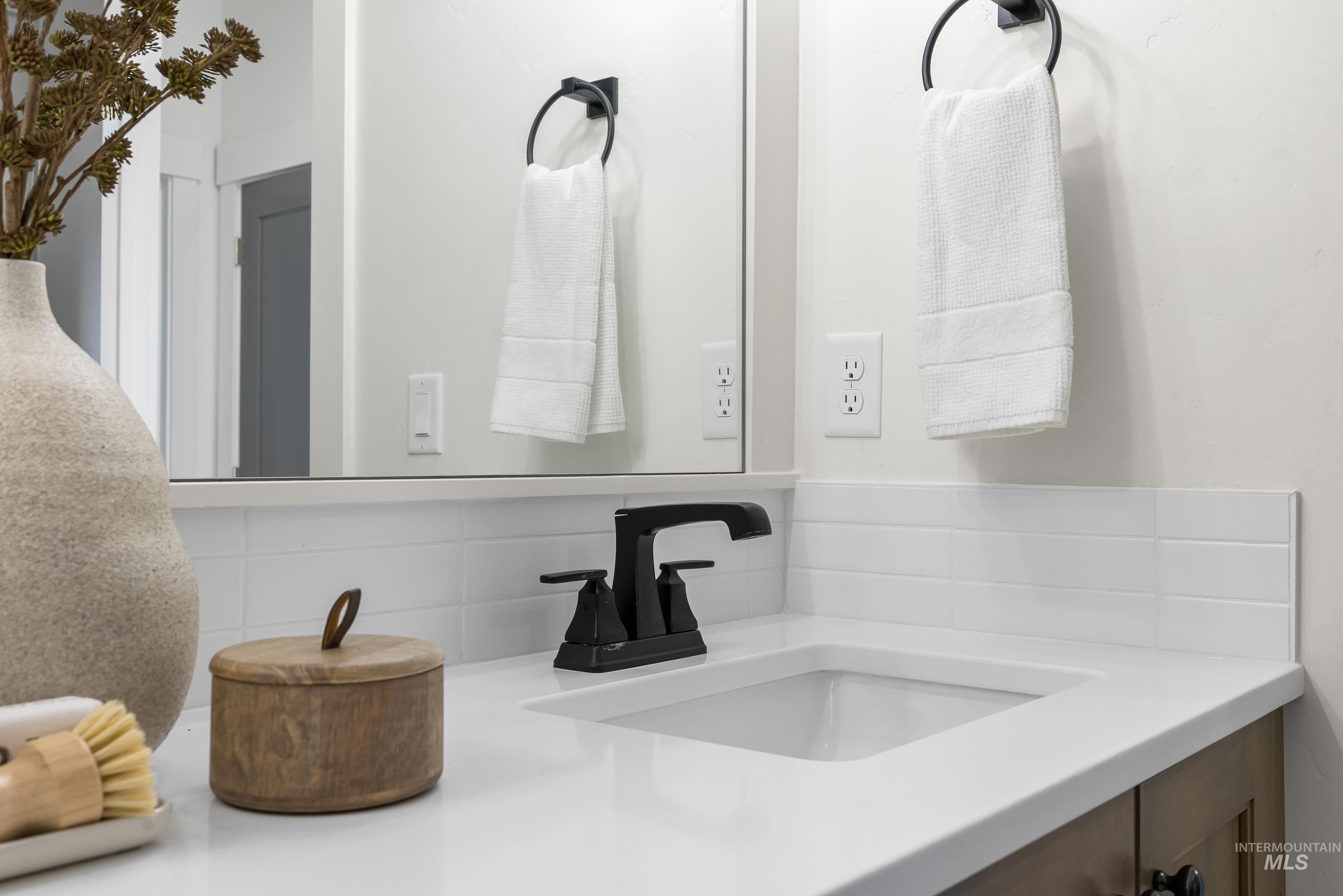 747 S Short Lane, Eagle, Idaho 83616, 4 Bedrooms, 2.5 Bathrooms, Residential For Sale, Price $1,079,000, 98983350