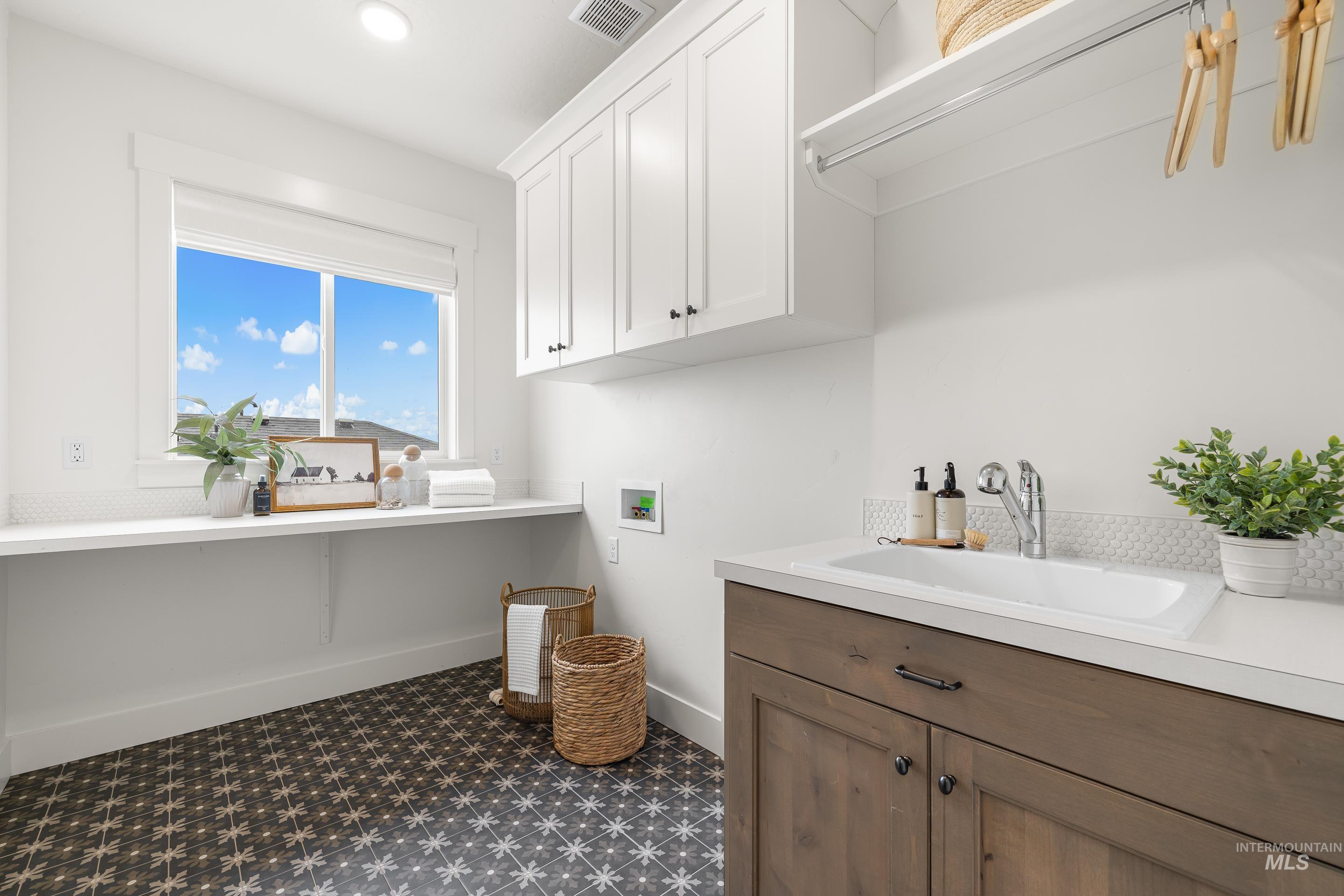 747 S Short Lane, Eagle, Idaho 83616, 4 Bedrooms, 2.5 Bathrooms, Residential For Sale, Price $1,079,000, 98983350