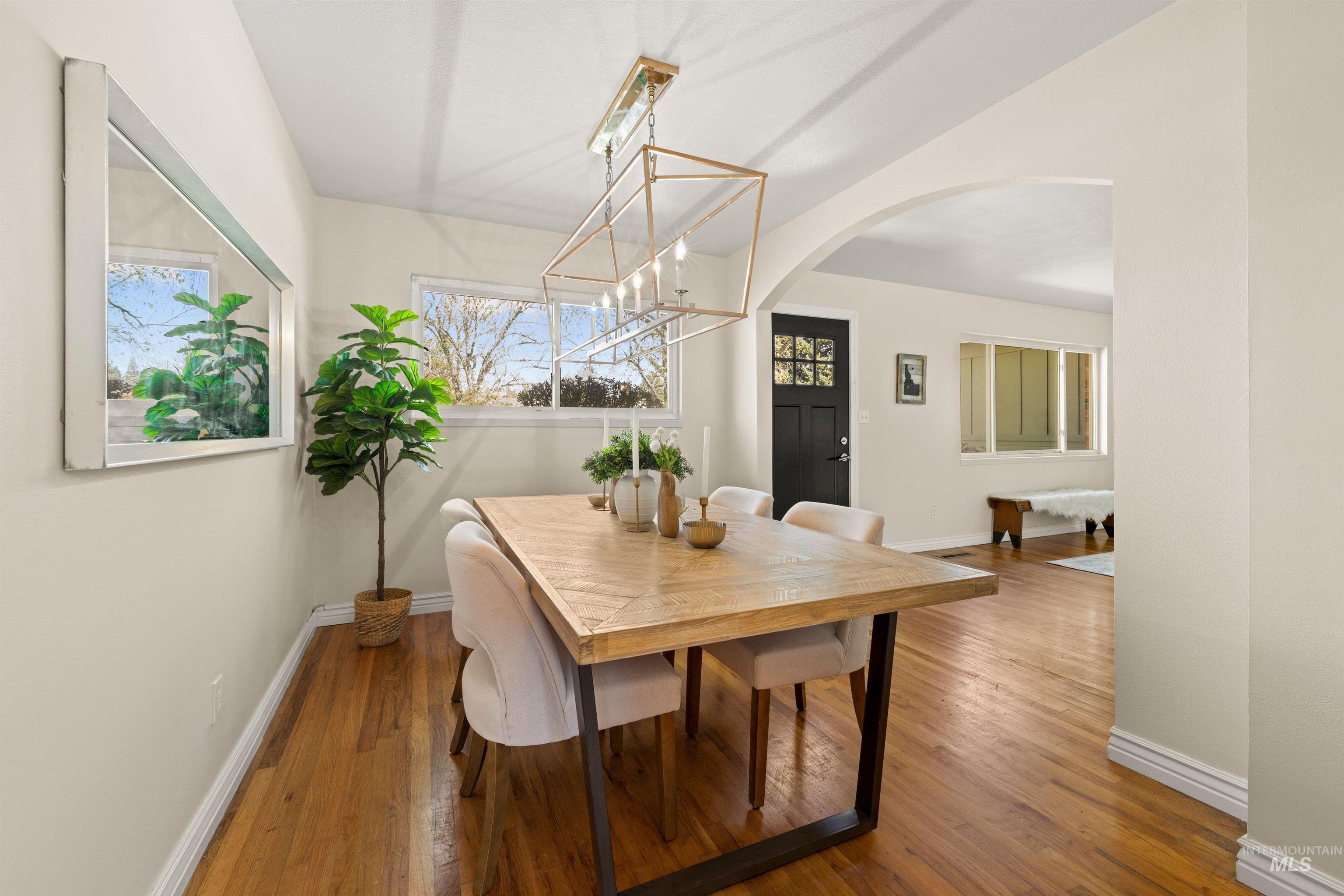 2619 N Grandee Street, Boise, Idaho 83704, 5 Bedrooms, 3 Bathrooms, Residential For Sale, Price $575,000,MLS 98983355