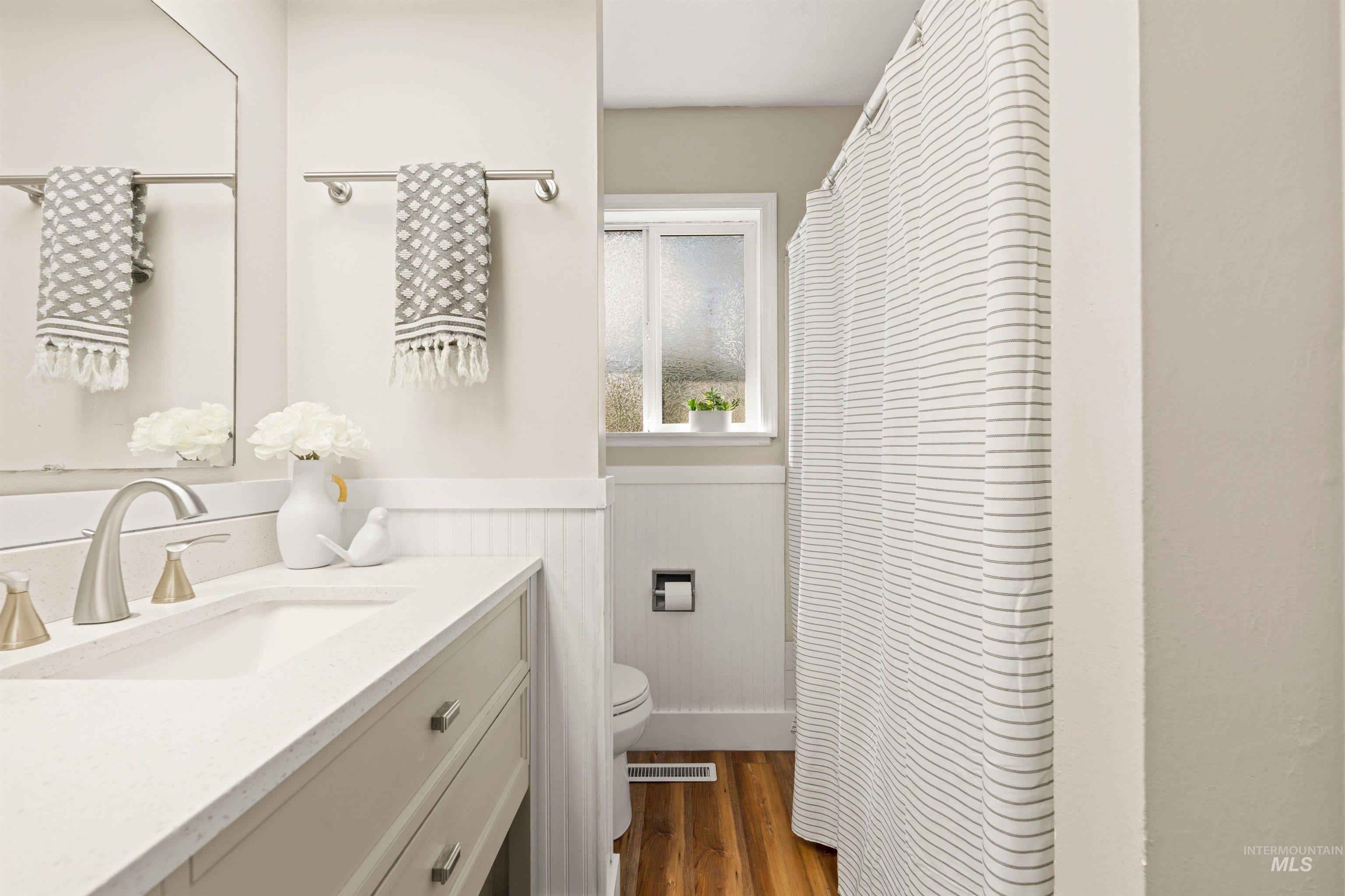 2619 N Grandee Street, Boise, Idaho 83704, 5 Bedrooms, 3 Bathrooms, Residential For Sale, Price $575,000,MLS 98983355