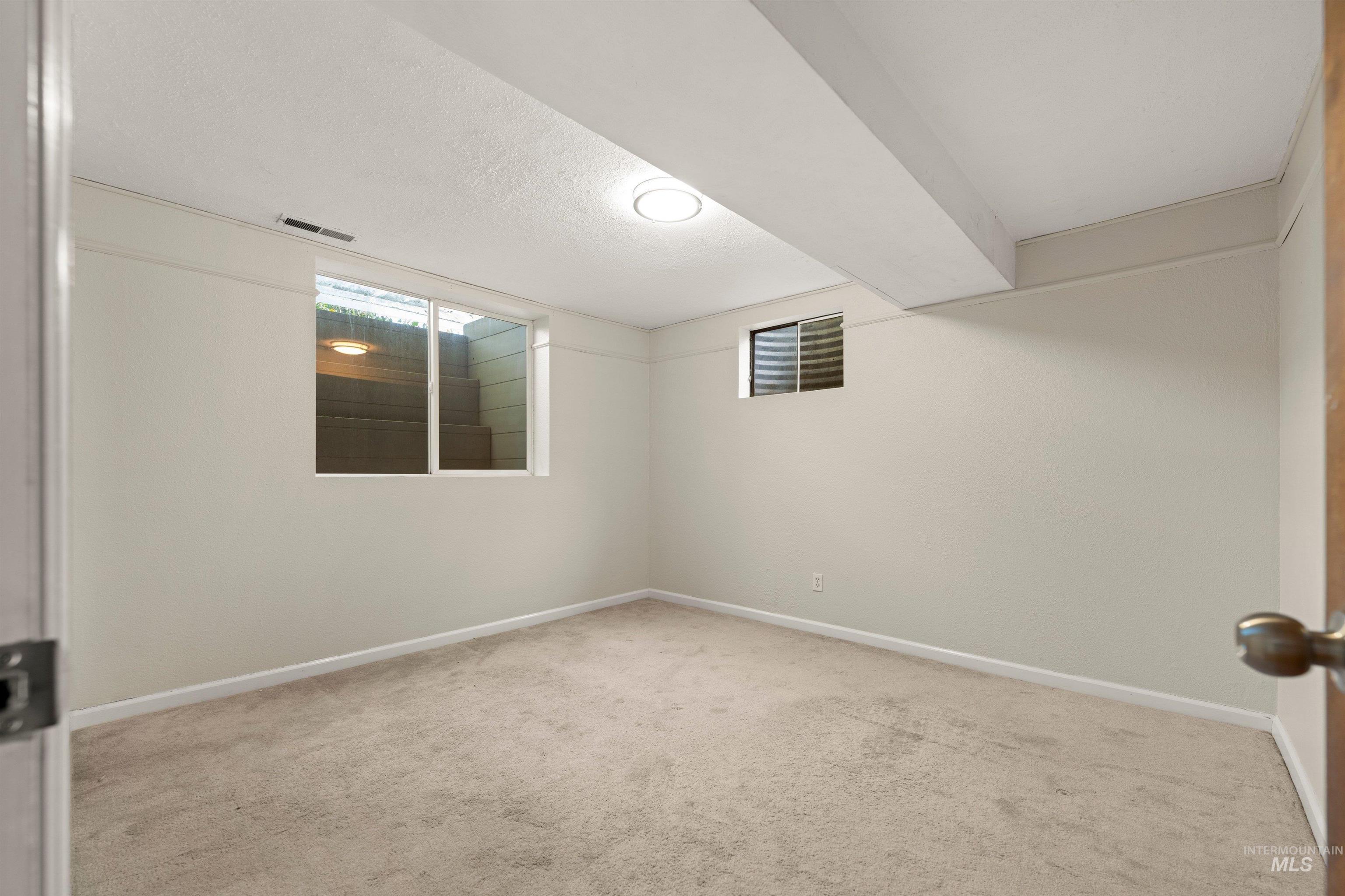 2619 N Grandee Street, Boise, Idaho 83704, 5 Bedrooms, 3 Bathrooms, Residential For Sale, Price $575,000,MLS 98983355