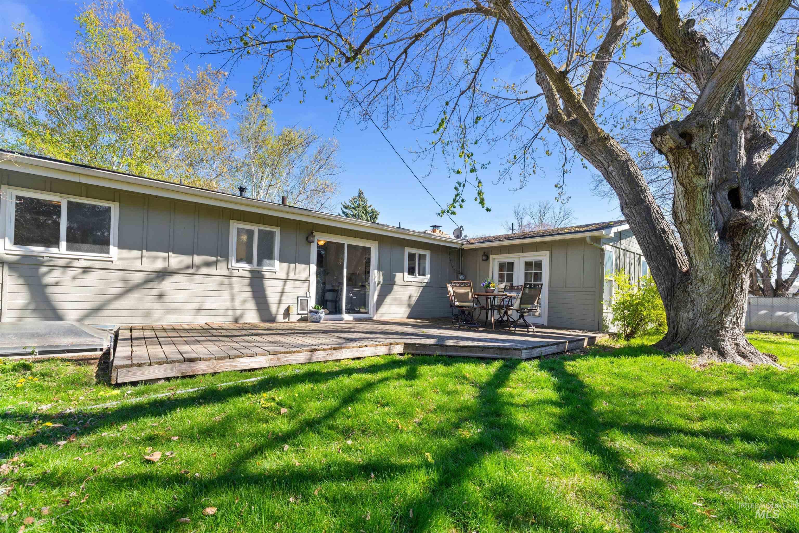 2619 N Grandee Street, Boise, Idaho 83704, 5 Bedrooms, 3 Bathrooms, Residential For Sale, Price $575,000,MLS 98983355